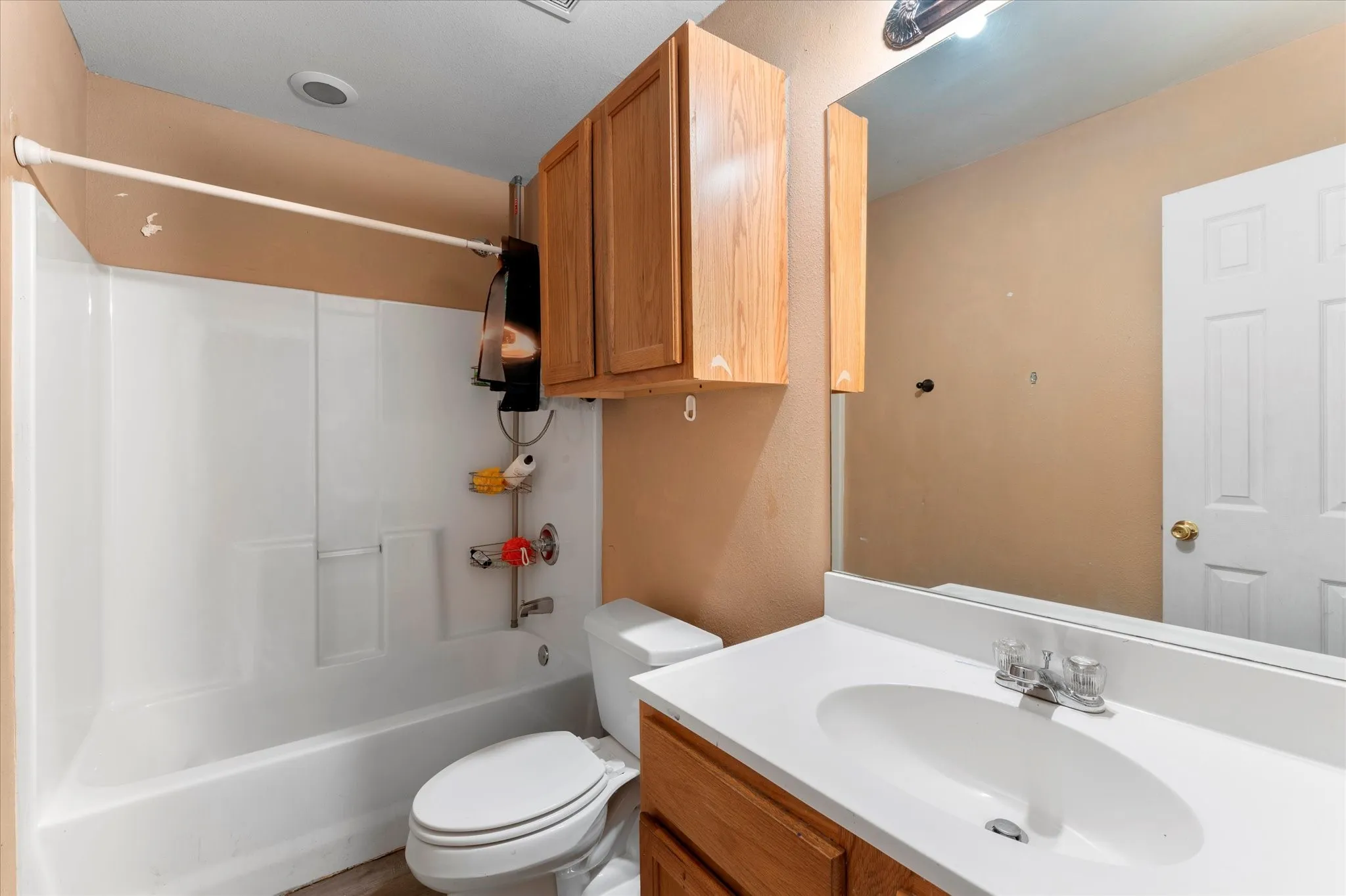 Single Family Residence For Sale in Henderson County , 316 Coral Reef Street, Gun Barrel City, Texas 75156, 3 Bedroom, 2 Bathroom, Garage spaces, 1,472 Sqft, built in 2001, Preowned, mls#21251888, Real Estate Agent in Gun Barrel City, Homes For Sale in Henderson county, Homes For Sale in Gun Barrel City, Realtor in Gun Barrel City Texas, Real Estate Brokerage Independent Realty Texas, Luminita Cordes Realtor
