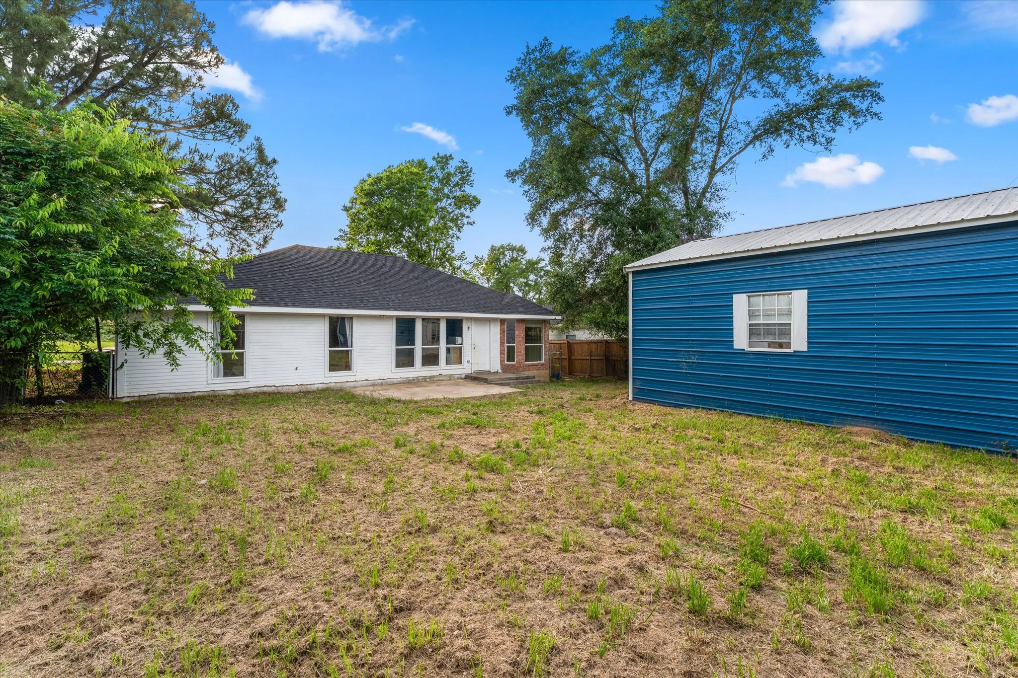 Single Family Residence For Sale in Henderson County , 316 Coral Reef Street, Gun Barrel City, Texas 75156, 3 Bedroom, 2 Bathroom, Garage spaces, 1,472 Sqft, built in 2001, Preowned, mls#21251888, Real Estate Agent in Gun Barrel City, Homes For Sale in Henderson county, Homes For Sale in Gun Barrel City, Realtor in Gun Barrel City Texas, Real Estate Brokerage Independent Realty Texas, Luminita Cordes Realtor
