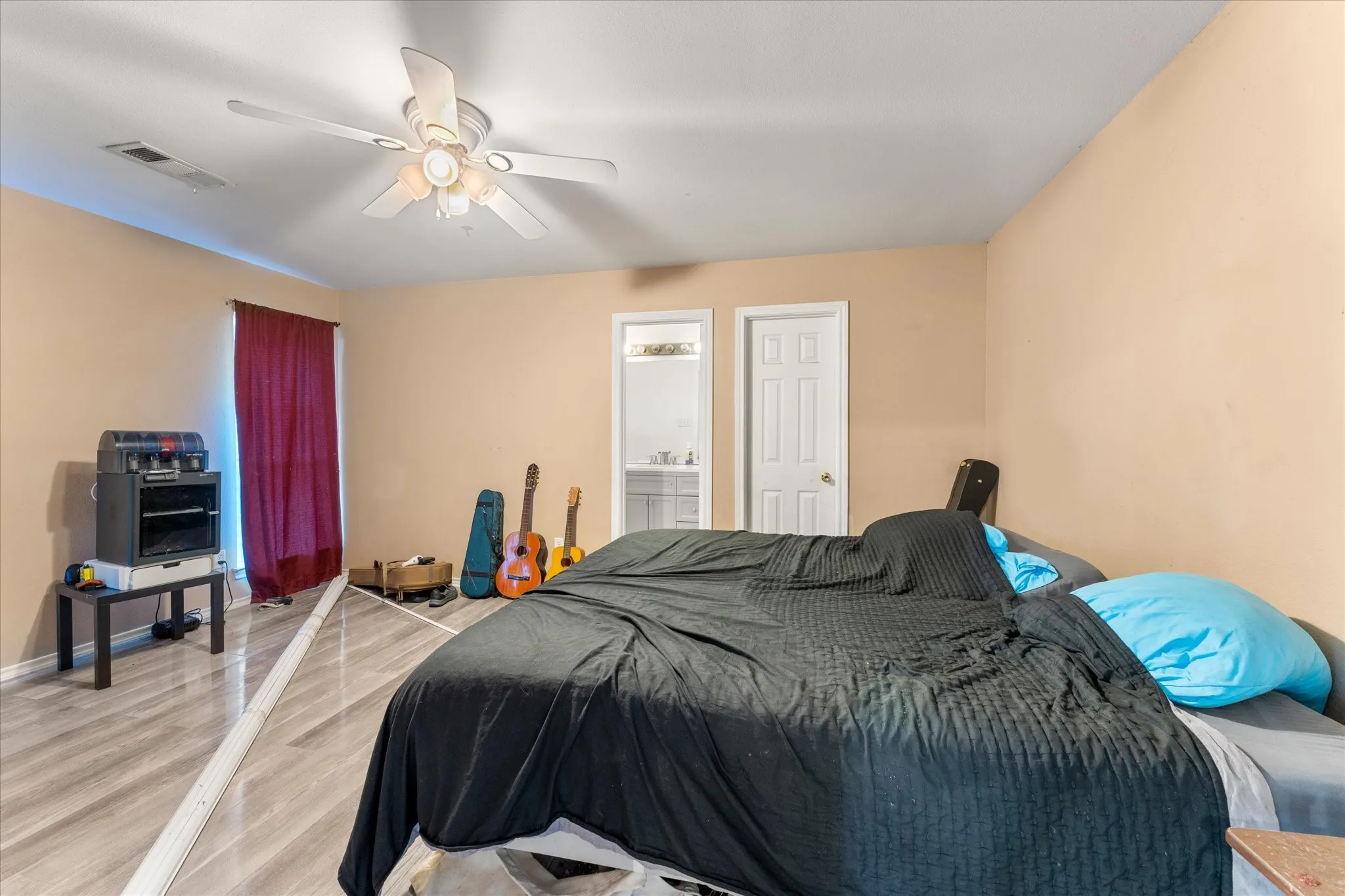 Single Family Residence For Sale in Henderson County , 316 Coral Reef Street, Gun Barrel City, Texas 75156, 3 Bedroom, 2 Bathroom, Garage spaces, 1,472 Sqft, built in 2001, Preowned, mls#21251888, Real Estate Agent in Gun Barrel City, Homes For Sale in Henderson county, Homes For Sale in Gun Barrel City, Realtor in Gun Barrel City Texas, Real Estate Brokerage Independent Realty Texas, Luminita Cordes Realtor