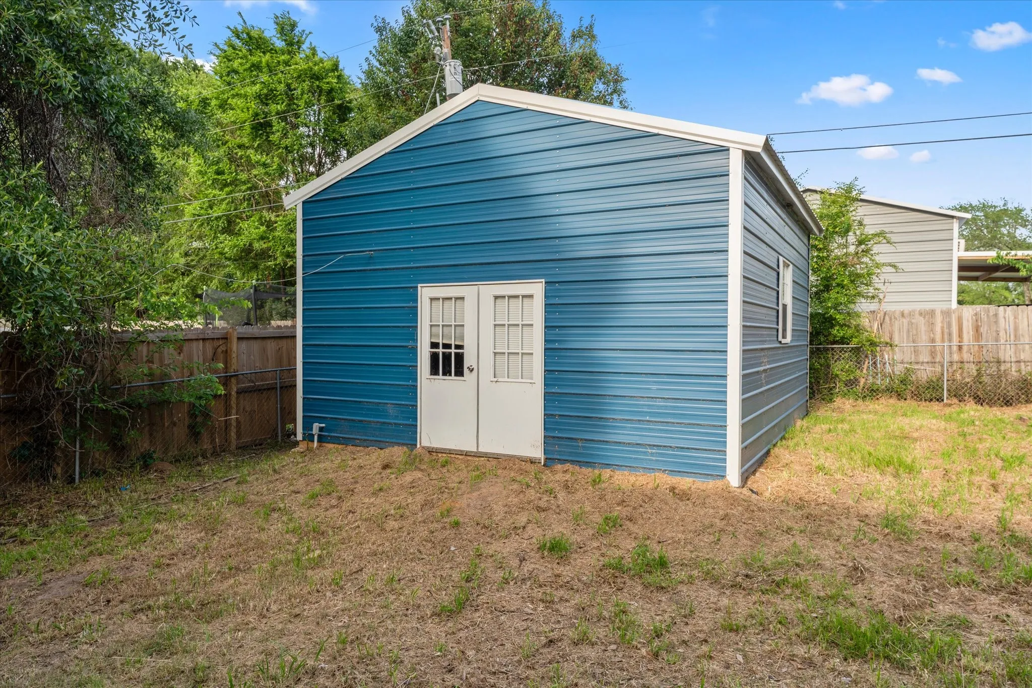 Single Family Residence For Sale in Henderson County , 316 Coral Reef Street, Gun Barrel City, Texas 75156, 3 Bedroom, 2 Bathroom, Garage spaces, 1,472 Sqft, built in 2001, Preowned, mls#21251888, Real Estate Agent in Gun Barrel City, Homes For Sale in Henderson county, Homes For Sale in Gun Barrel City, Realtor in Gun Barrel City Texas, Real Estate Brokerage Independent Realty Texas, Luminita Cordes Realtor
