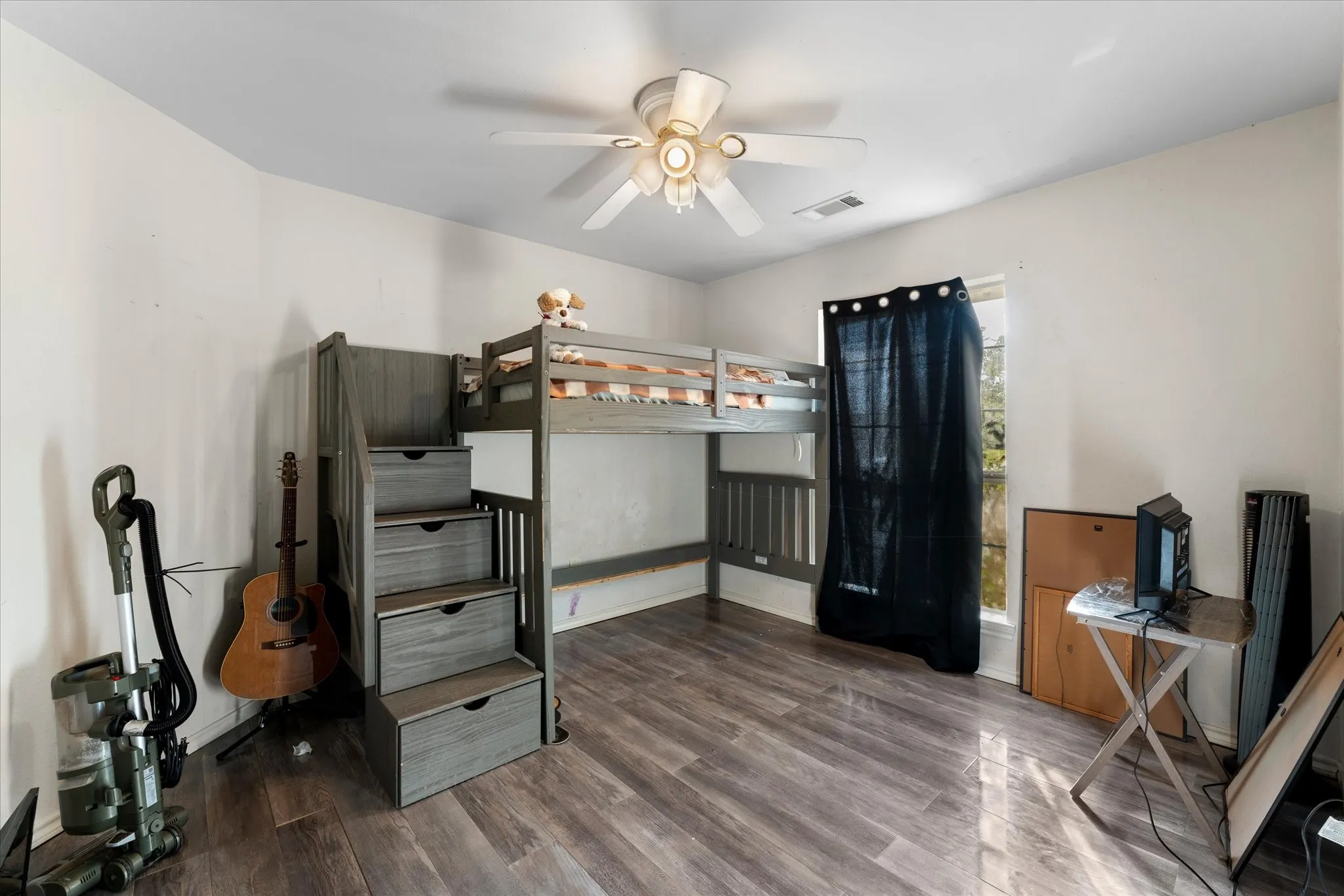 Single Family Residence For Sale in Henderson County , 316 Coral Reef Street, Gun Barrel City, Texas 75156, 3 Bedroom, 2 Bathroom, Garage spaces, 1,472 Sqft, built in 2001, Preowned, mls#21251888, Real Estate Agent in Gun Barrel City, Homes For Sale in Henderson county, Homes For Sale in Gun Barrel City, Realtor in Gun Barrel City Texas, Real Estate Brokerage Independent Realty Texas, Luminita Cordes Realtor