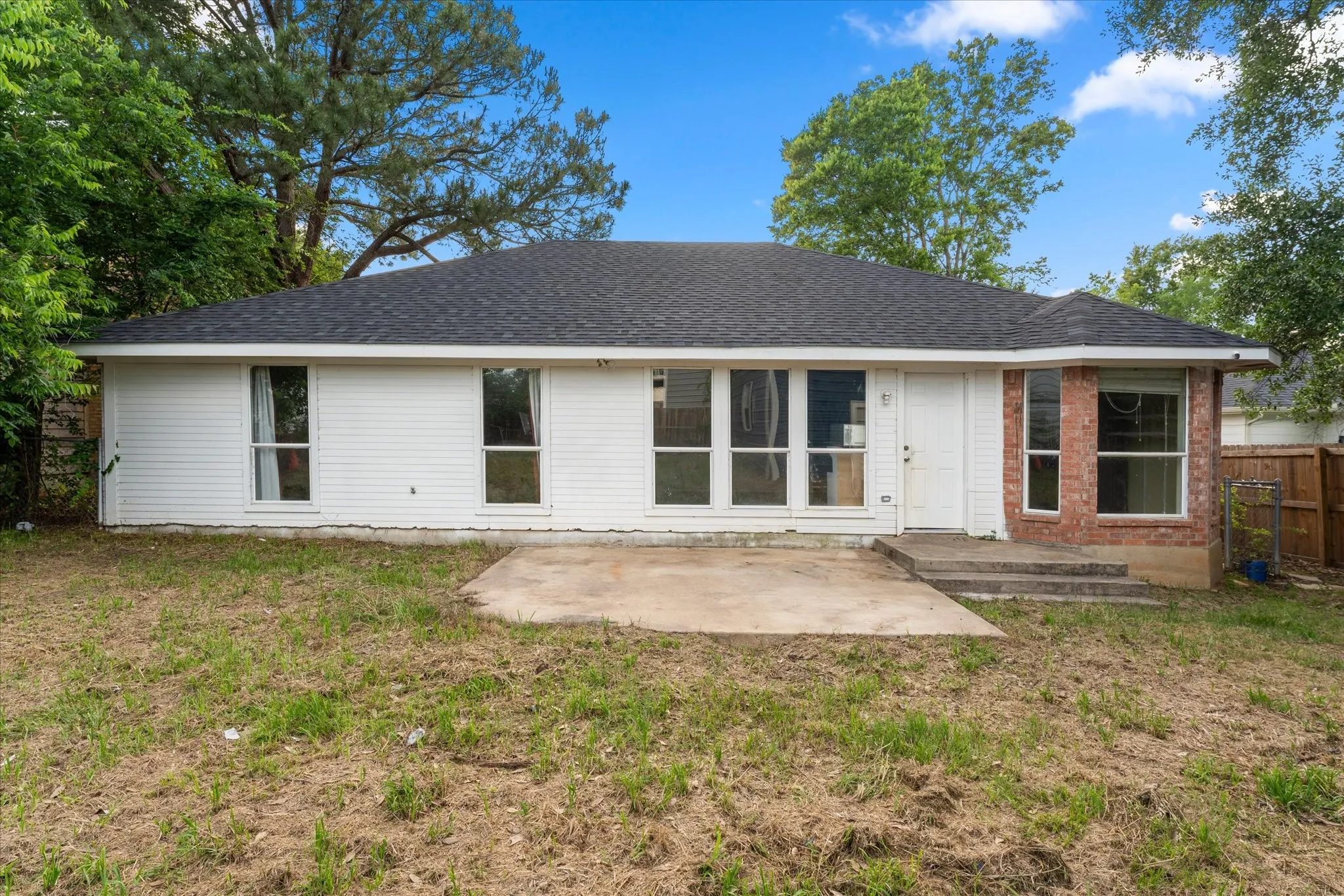 Single Family Residence For Sale in Henderson County , 316 Coral Reef Street, Gun Barrel City, Texas 75156, 3 Bedroom, 2 Bathroom, Garage spaces, 1,472 Sqft, built in 2001, Preowned, mls#21251888, Real Estate Agent in Gun Barrel City, Homes For Sale in Henderson county, Homes For Sale in Gun Barrel City, Realtor in Gun Barrel City Texas, Real Estate Brokerage Independent Realty Texas, Luminita Cordes Realtor