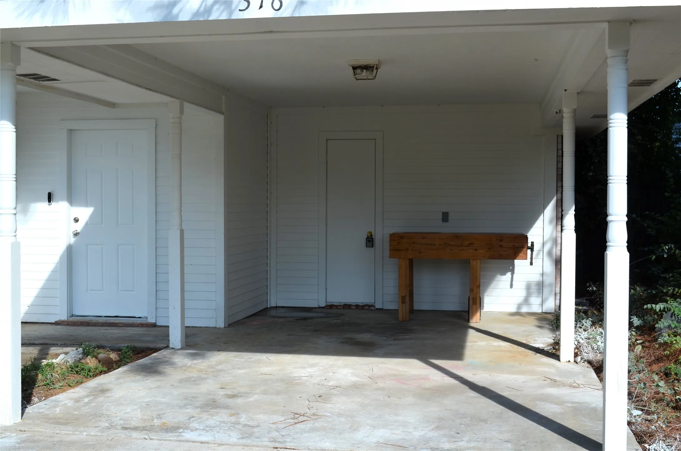 Single Family Residence For Sale in Henderson County , 316 Coral Reef Street, Gun Barrel City, Texas 75156, 3 Bedroom, 2 Bathroom, Garage spaces, 1,472 Sqft, built in 2001, Preowned, mls#21251888, Real Estate Agent in Gun Barrel City, Homes For Sale in Henderson county, Homes For Sale in Gun Barrel City, Realtor in Gun Barrel City Texas, Real Estate Brokerage Independent Realty Texas, Luminita Cordes Realtor