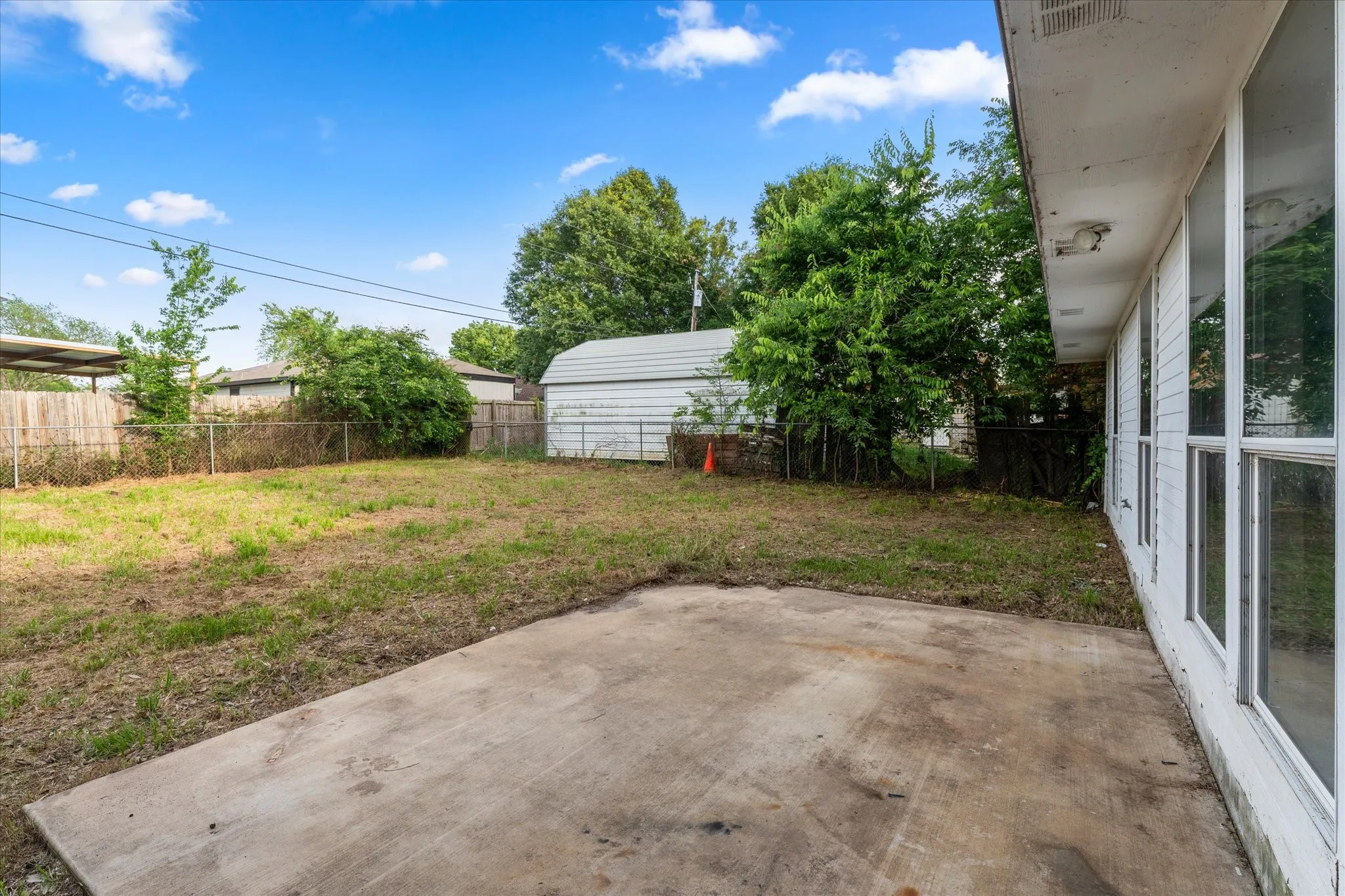 Single Family Residence For Sale in Henderson County , 316 Coral Reef Street, Gun Barrel City, Texas 75156, 3 Bedroom, 2 Bathroom, Garage spaces, 1,472 Sqft, built in 2001, Preowned, mls#21251888, Real Estate Agent in Gun Barrel City, Homes For Sale in Henderson county, Homes For Sale in Gun Barrel City, Realtor in Gun Barrel City Texas, Real Estate Brokerage Independent Realty Texas, Luminita Cordes Realtor