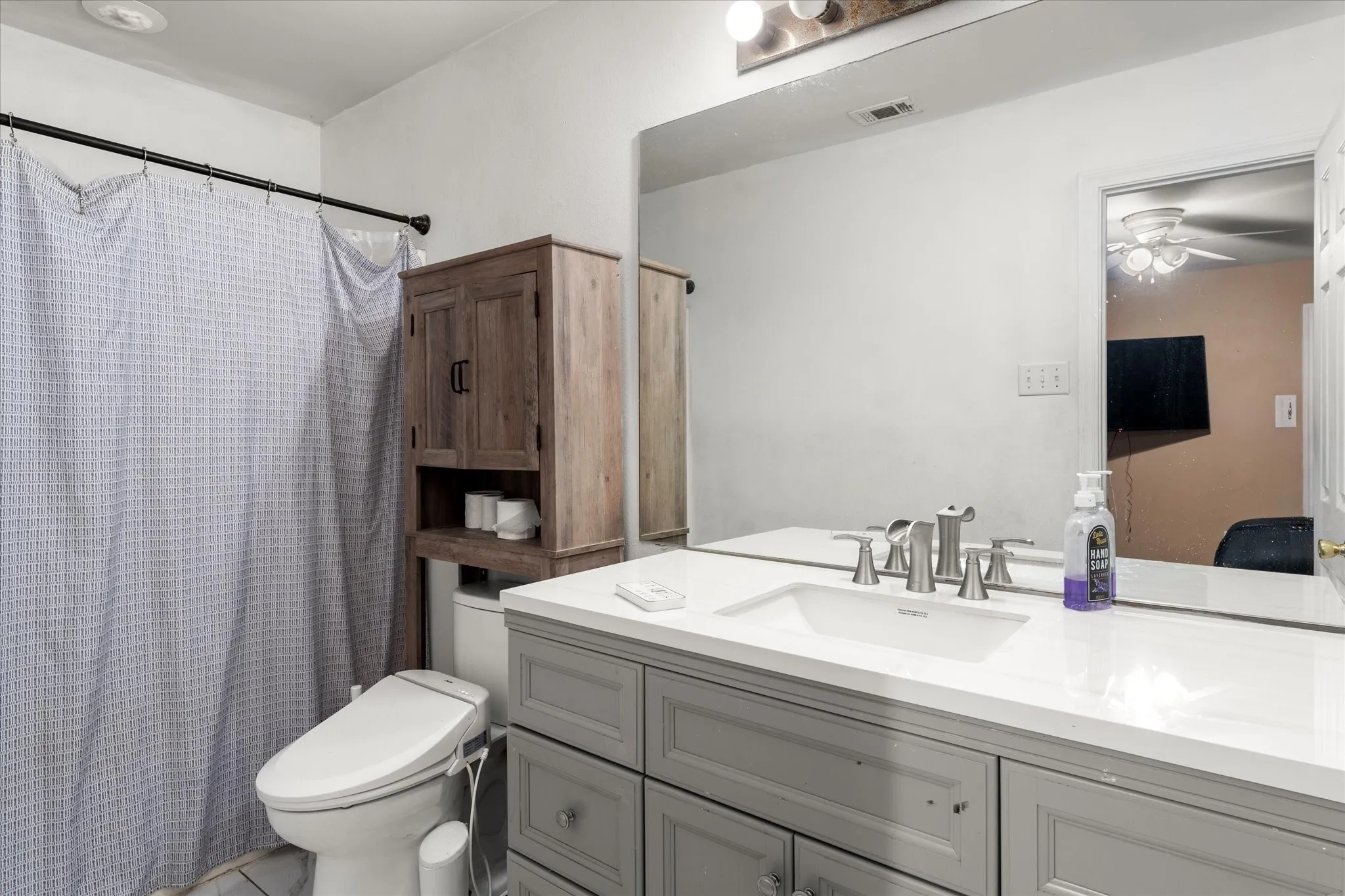 Single Family Residence For Sale in Henderson County , 316 Coral Reef Street, Gun Barrel City, Texas 75156, 3 Bedroom, 2 Bathroom, Garage spaces, 1,472 Sqft, built in 2001, Preowned, mls#21251888, Real Estate Agent in Gun Barrel City, Homes For Sale in Henderson county, Homes For Sale in Gun Barrel City, Realtor in Gun Barrel City Texas, Real Estate Brokerage Independent Realty Texas, Luminita Cordes Realtor
