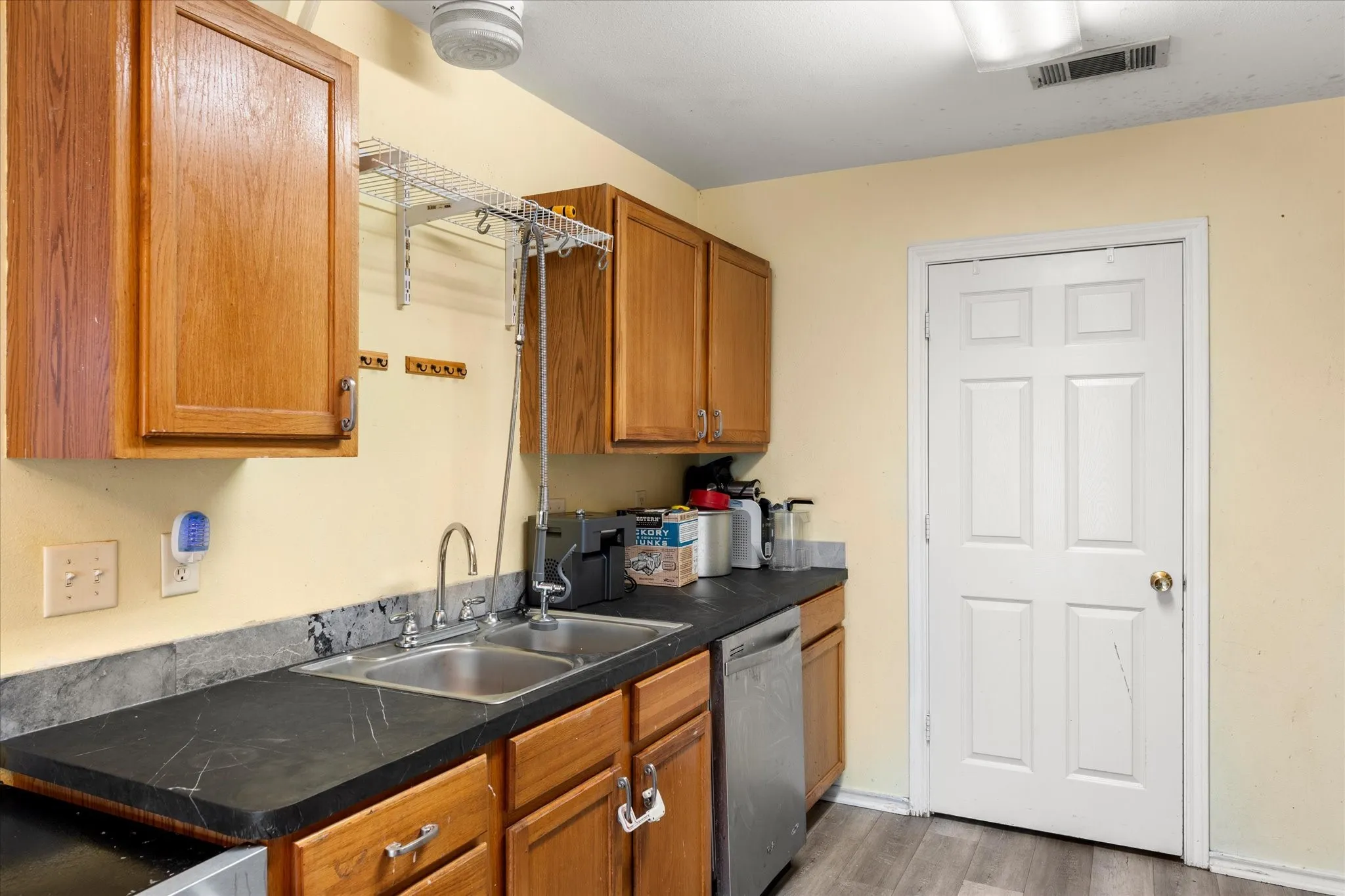 Single Family Residence For Sale in Henderson County , 316 Coral Reef Street, Gun Barrel City, Texas 75156, 3 Bedroom, 2 Bathroom, Garage spaces, 1,472 Sqft, built in 2001, Preowned, mls#21251888, Real Estate Agent in Gun Barrel City, Homes For Sale in Henderson county, Homes For Sale in Gun Barrel City, Realtor in Gun Barrel City Texas, Real Estate Brokerage Independent Realty Texas, Luminita Cordes Realtor