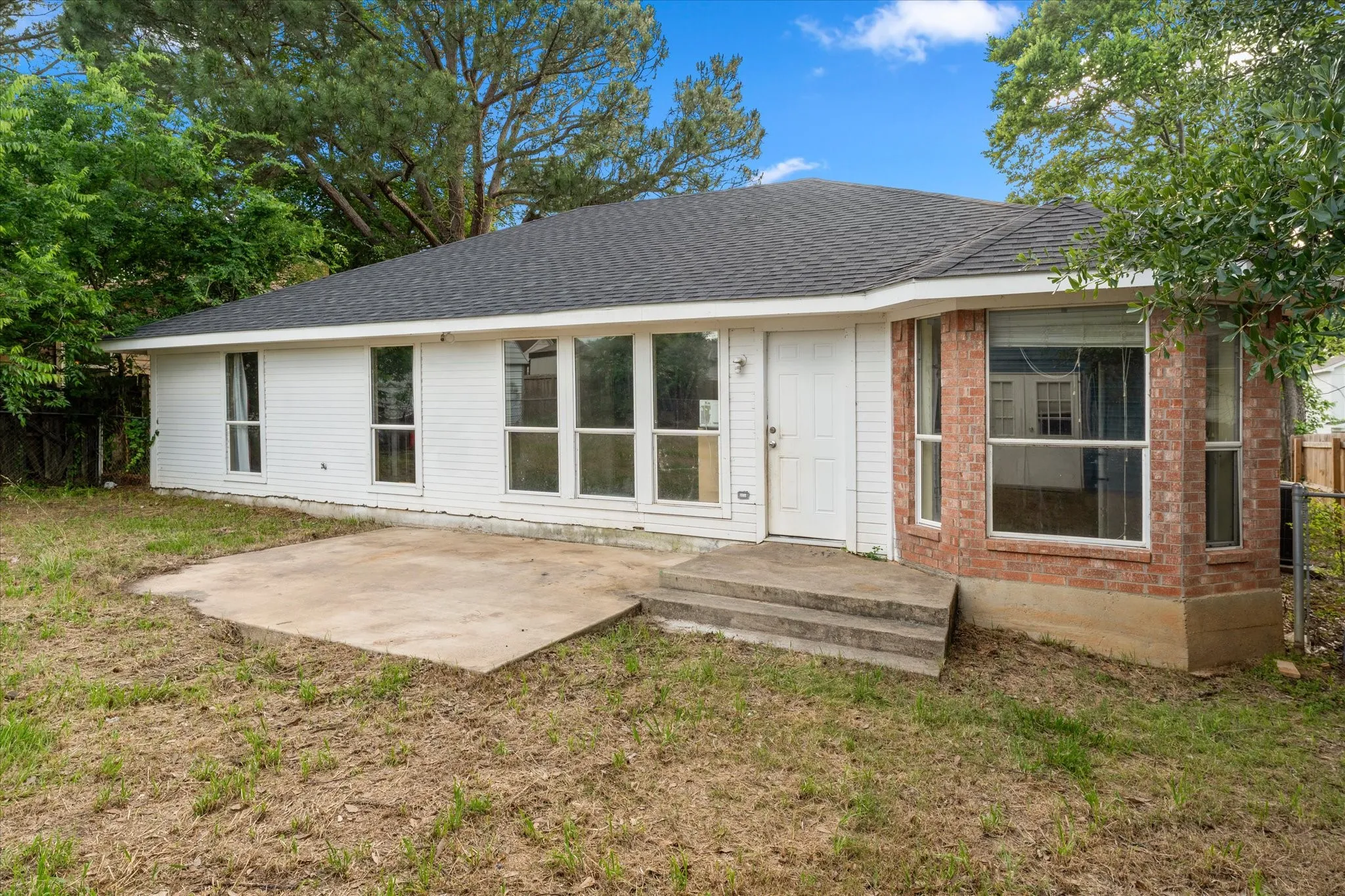 Single Family Residence For Sale in Henderson County , 316 Coral Reef Street, Gun Barrel City, Texas 75156, 3 Bedroom, 2 Bathroom, Garage spaces, 1,472 Sqft, built in 2001, Preowned, mls#21251888, Real Estate Agent in Gun Barrel City, Homes For Sale in Henderson county, Homes For Sale in Gun Barrel City, Realtor in Gun Barrel City Texas, Real Estate Brokerage Independent Realty Texas, Luminita Cordes Realtor