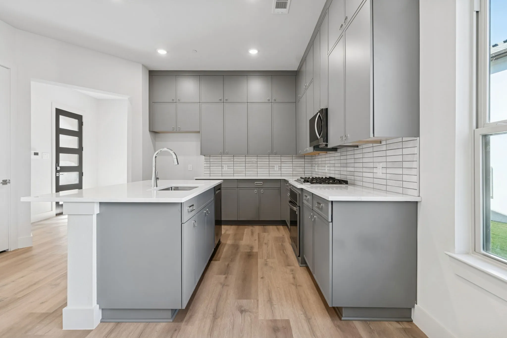 Condominium For Sale in Denton County , 452 Waters Edge Drive 822, Hickory Creek, Texas 75065, 3 Bedroom, 4 Bathroom, 2 Garage spaces, 2,113 Sqft, built in 2025, New Construction - Complete, mls#21249009, Real Estate Agent in Hickory Creek, Homes For Sale in Denton county, Homes For Sale in Hickory Creek, Realtor in Hickory Creek Texas, Real Estate Brokerage Independent Realty Texas, Luminita Cordes Realtor