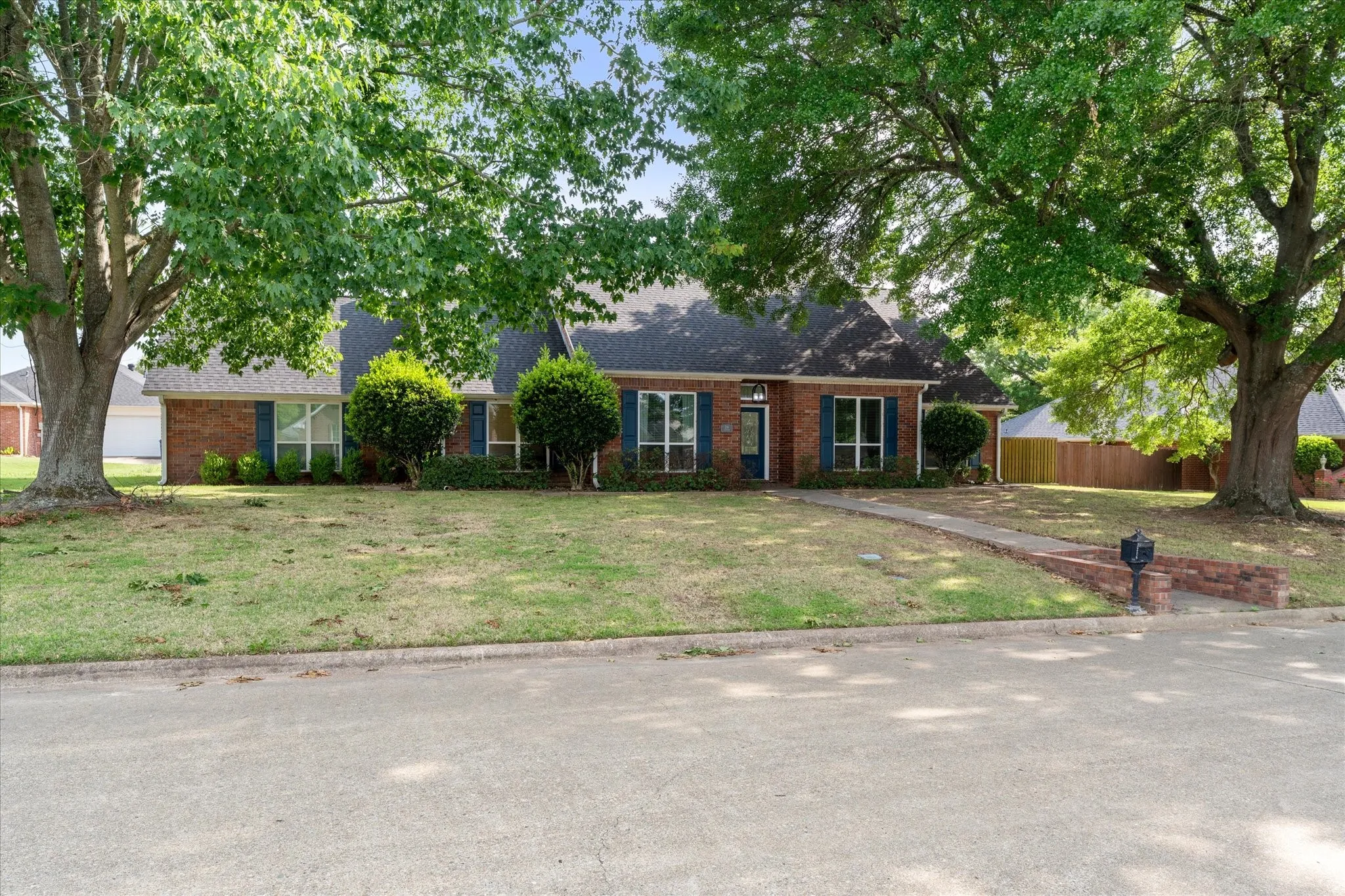 Single Family Residence For Sale in Titus County , 216 TURNBERRY, Mt Pleasant, Texas 75455, 4 Bedroom, 3 Bathroom, Garage spaces, 2,513 Sqft, built in 1990, Price $499,000, mls#21252016, Real Estate Agent in Mt Pleasant, Homes For Sale in Titus county, Homes For Sale in Mt Pleasant, Realtor in Mt Pleasant Texas, Real Estate Brokerage Independent Realty Texas, Luminita Cordes Realtor