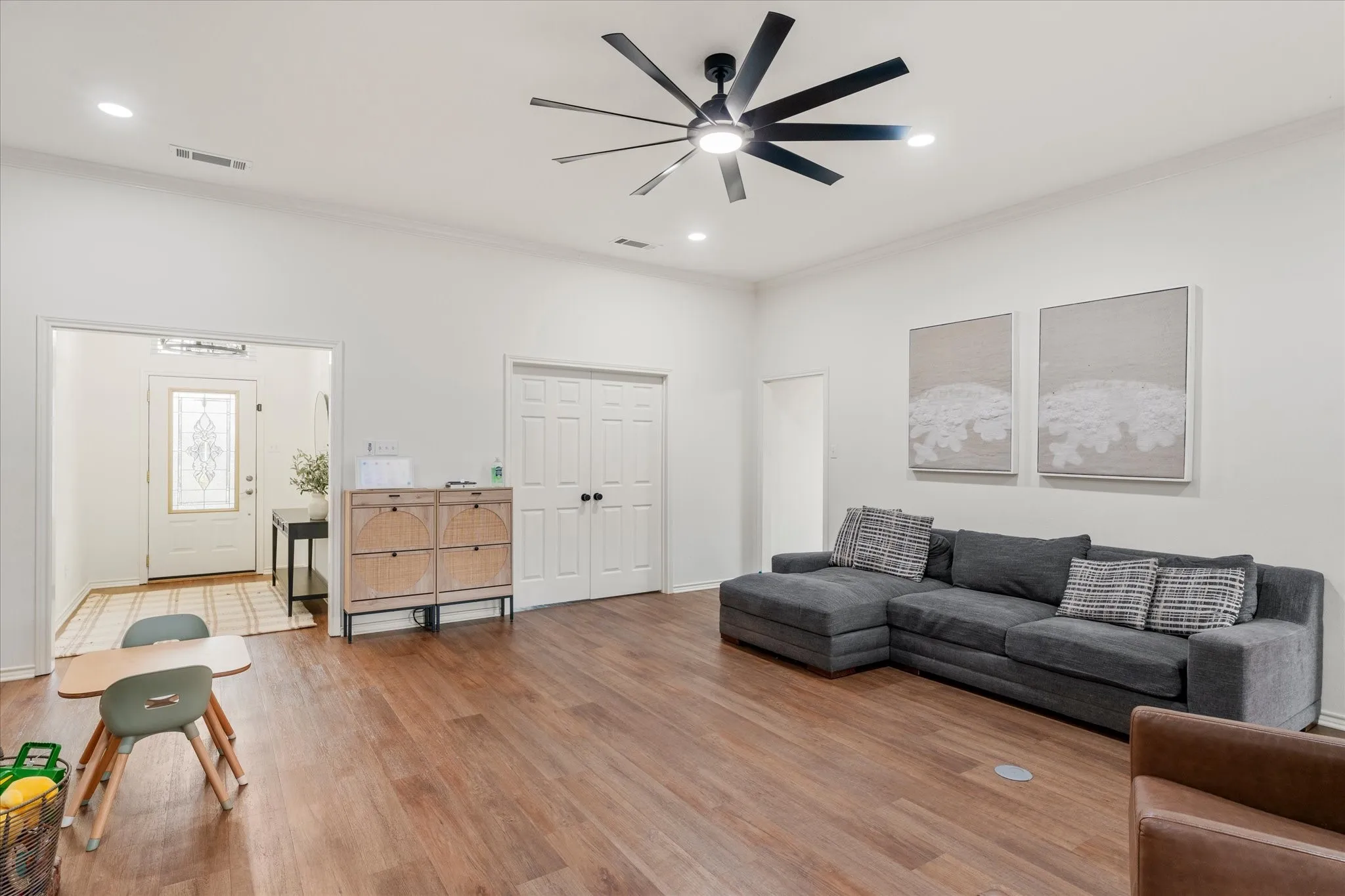 Single Family Residence For Sale in Titus County , 216 TURNBERRY, Mt Pleasant, Texas 75455, 4 Bedroom, 3 Bathroom, Garage spaces, 2,513 Sqft, built in 1990, Price $499,000, mls#21252016, Real Estate Agent in Mt Pleasant, Homes For Sale in Titus county, Homes For Sale in Mt Pleasant, Realtor in Mt Pleasant Texas, Real Estate Brokerage Independent Realty Texas, Luminita Cordes Realtor