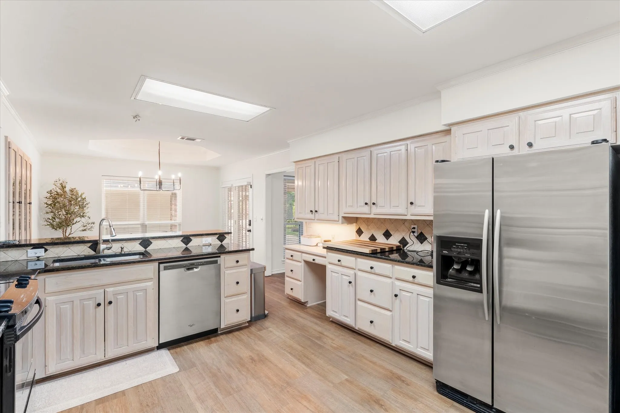 Single Family Residence For Sale in Titus County , 216 TURNBERRY, Mt Pleasant, Texas 75455, 4 Bedroom, 3 Bathroom, Garage spaces, 2,513 Sqft, built in 1990, Price $499,000, mls#21252016, Real Estate Agent in Mt Pleasant, Homes For Sale in Titus county, Homes For Sale in Mt Pleasant, Realtor in Mt Pleasant Texas, Real Estate Brokerage Independent Realty Texas, Luminita Cordes Realtor