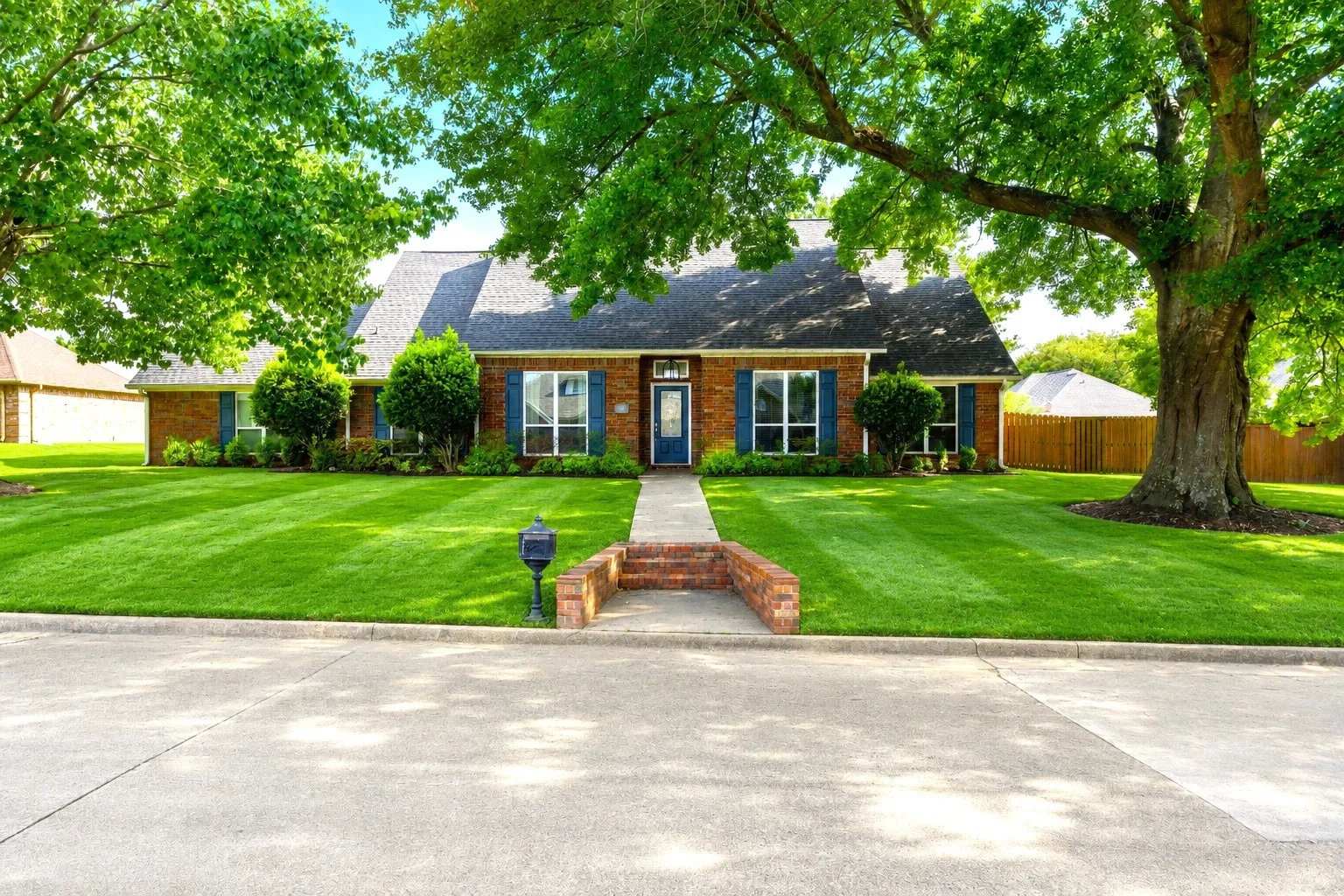 Single Family Residence For Sale in Titus County , 216 TURNBERRY, Mt Pleasant, Texas 75455, 4 Bedroom, 3 Bathroom, Garage spaces, 2,513 Sqft, built in 1990, Price $499,000, mls#21252016, Real Estate Agent in Mt Pleasant, Homes For Sale in Titus county, Homes For Sale in Mt Pleasant, Realtor in Mt Pleasant Texas, Real Estate Brokerage Independent Realty Texas, Luminita Cordes Realtor