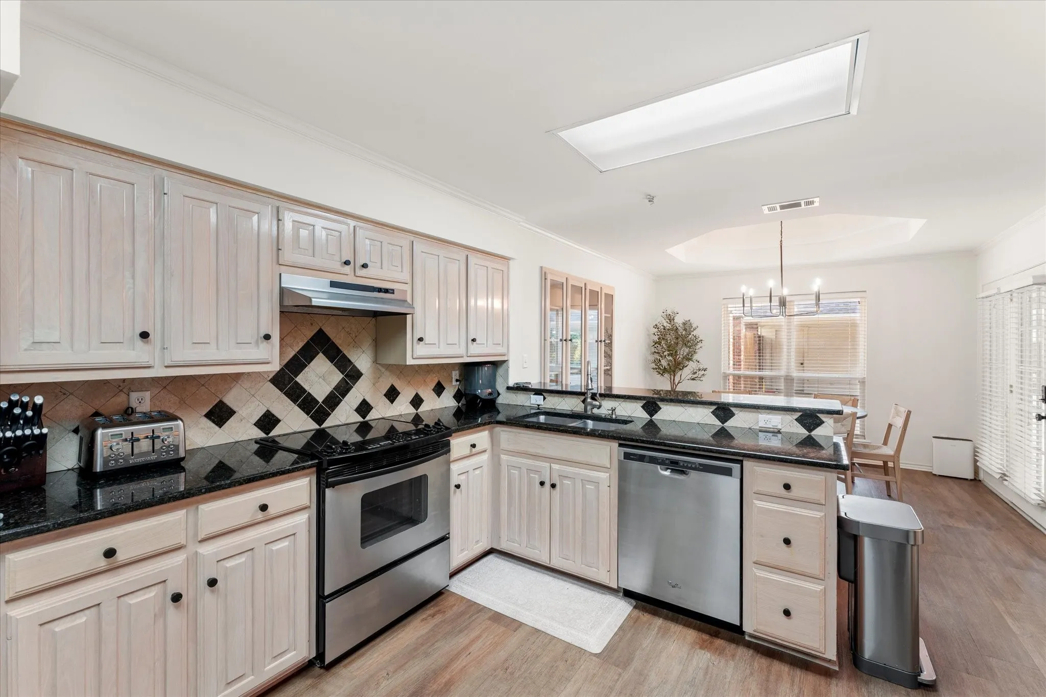 Single Family Residence For Sale in Titus County , 216 TURNBERRY, Mt Pleasant, Texas 75455, 4 Bedroom, 3 Bathroom, Garage spaces, 2,513 Sqft, built in 1990, Price $499,000, mls#21252016, Real Estate Agent in Mt Pleasant, Homes For Sale in Titus county, Homes For Sale in Mt Pleasant, Realtor in Mt Pleasant Texas, Real Estate Brokerage Independent Realty Texas, Luminita Cordes Realtor