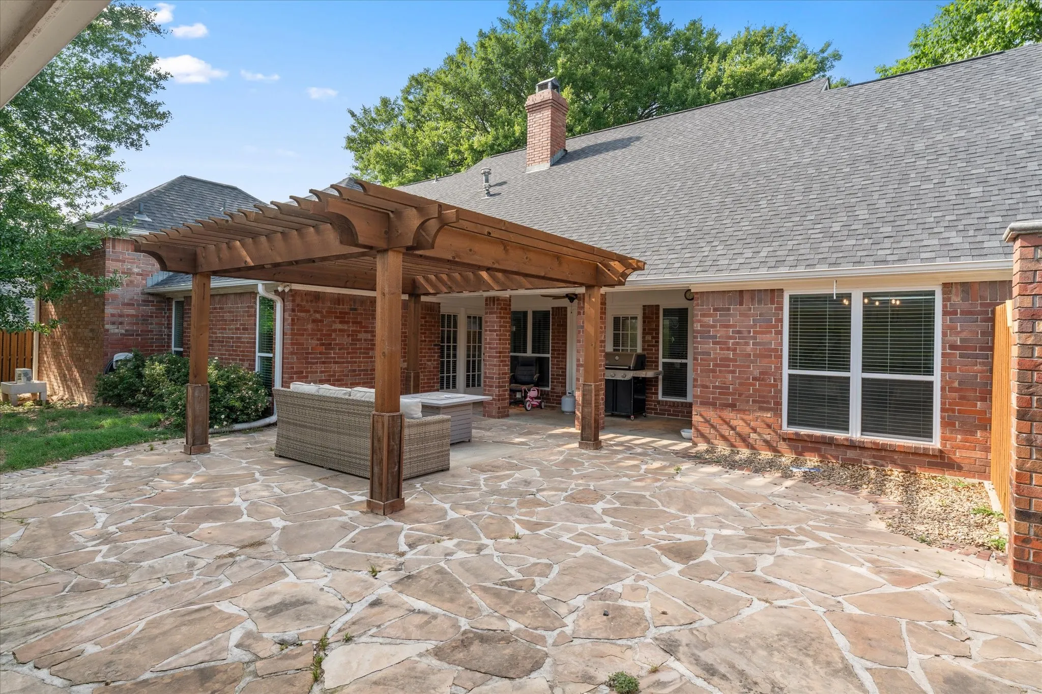 Single Family Residence For Sale in Titus County , 216 TURNBERRY, Mt Pleasant, Texas 75455, 4 Bedroom, 3 Bathroom, Garage spaces, 2,513 Sqft, built in 1990, Price $499,000, mls#21252016, Real Estate Agent in Mt Pleasant, Homes For Sale in Titus county, Homes For Sale in Mt Pleasant, Realtor in Mt Pleasant Texas, Real Estate Brokerage Independent Realty Texas, Luminita Cordes Realtor