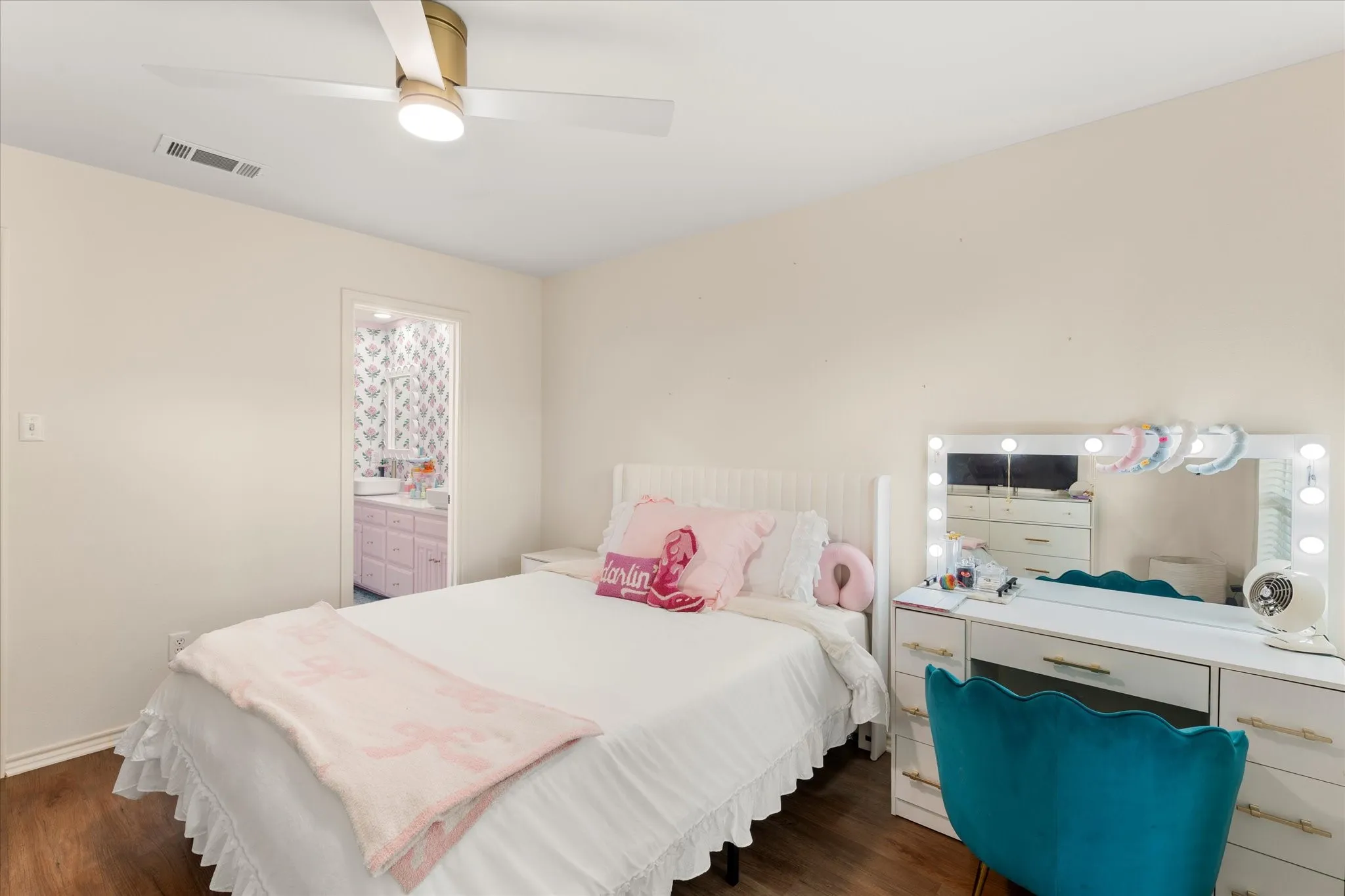Single Family Residence For Sale in Titus County , 216 TURNBERRY, Mt Pleasant, Texas 75455, 4 Bedroom, 3 Bathroom, Garage spaces, 2,513 Sqft, built in 1990, Price $499,000, mls#21252016, Real Estate Agent in Mt Pleasant, Homes For Sale in Titus county, Homes For Sale in Mt Pleasant, Realtor in Mt Pleasant Texas, Real Estate Brokerage Independent Realty Texas, Luminita Cordes Realtor