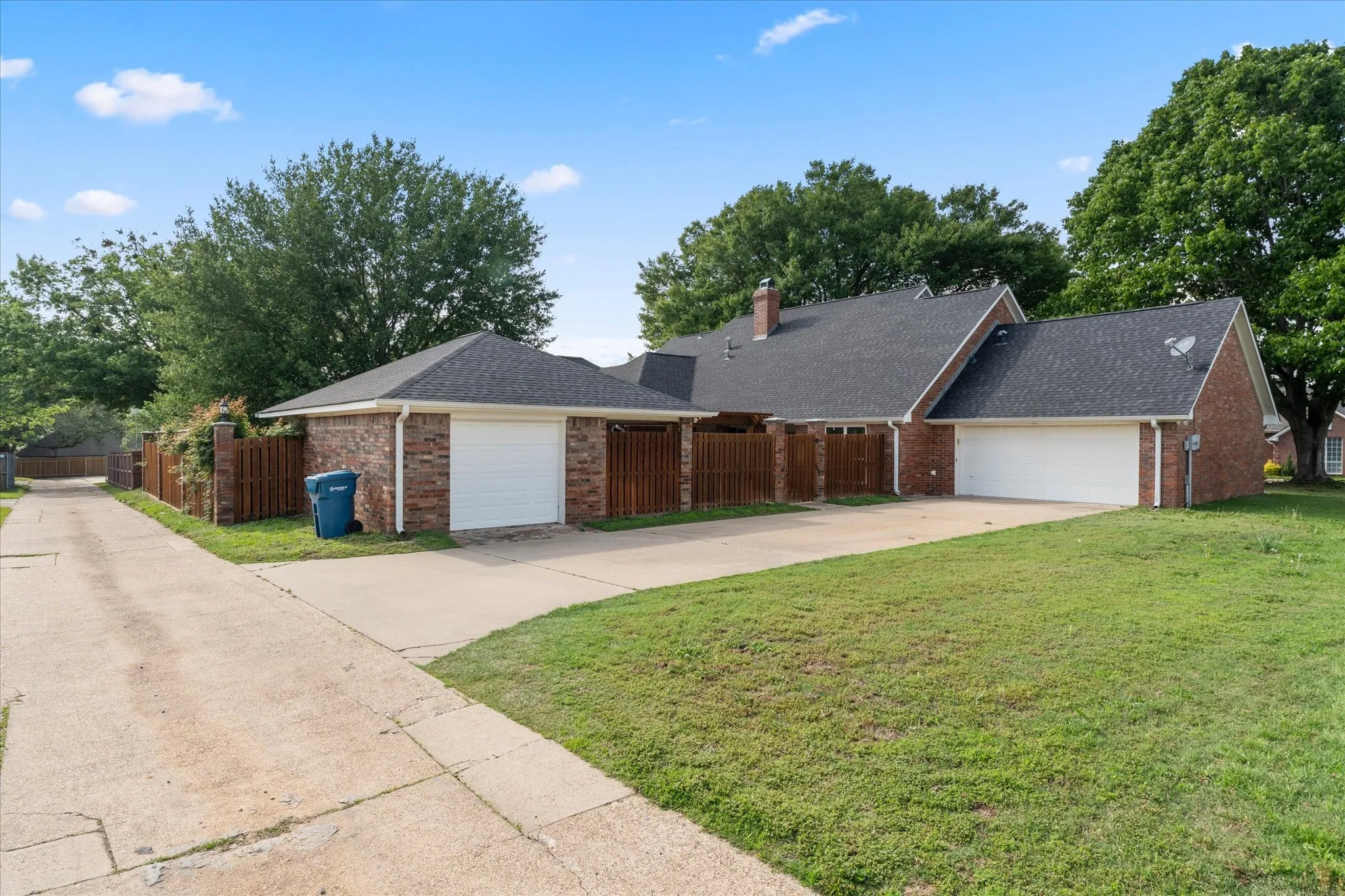 Single Family Residence For Sale in Titus County , 216 TURNBERRY, Mt Pleasant, Texas 75455, 4 Bedroom, 3 Bathroom, Garage spaces, 2,513 Sqft, built in 1990, Price $499,000, mls#21252016, Real Estate Agent in Mt Pleasant, Homes For Sale in Titus county, Homes For Sale in Mt Pleasant, Realtor in Mt Pleasant Texas, Real Estate Brokerage Independent Realty Texas, Luminita Cordes Realtor