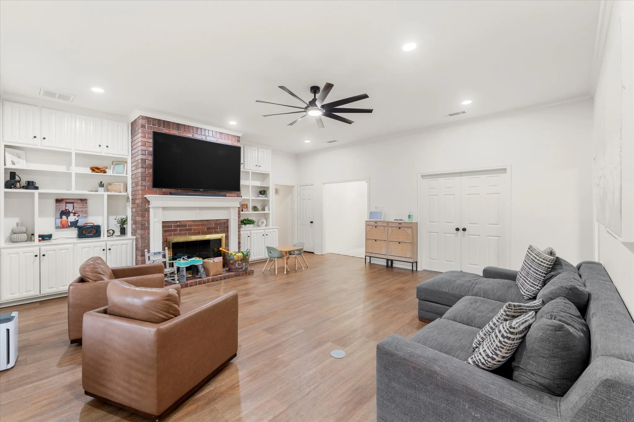 Single Family Residence For Sale in Titus County , 216 TURNBERRY, Mt Pleasant, Texas 75455, 4 Bedroom, 3 Bathroom, Garage spaces, 2,513 Sqft, built in 1990, Price $499,000, mls#21252016, Real Estate Agent in Mt Pleasant, Homes For Sale in Titus county, Homes For Sale in Mt Pleasant, Realtor in Mt Pleasant Texas, Real Estate Brokerage Independent Realty Texas, Luminita Cordes Realtor