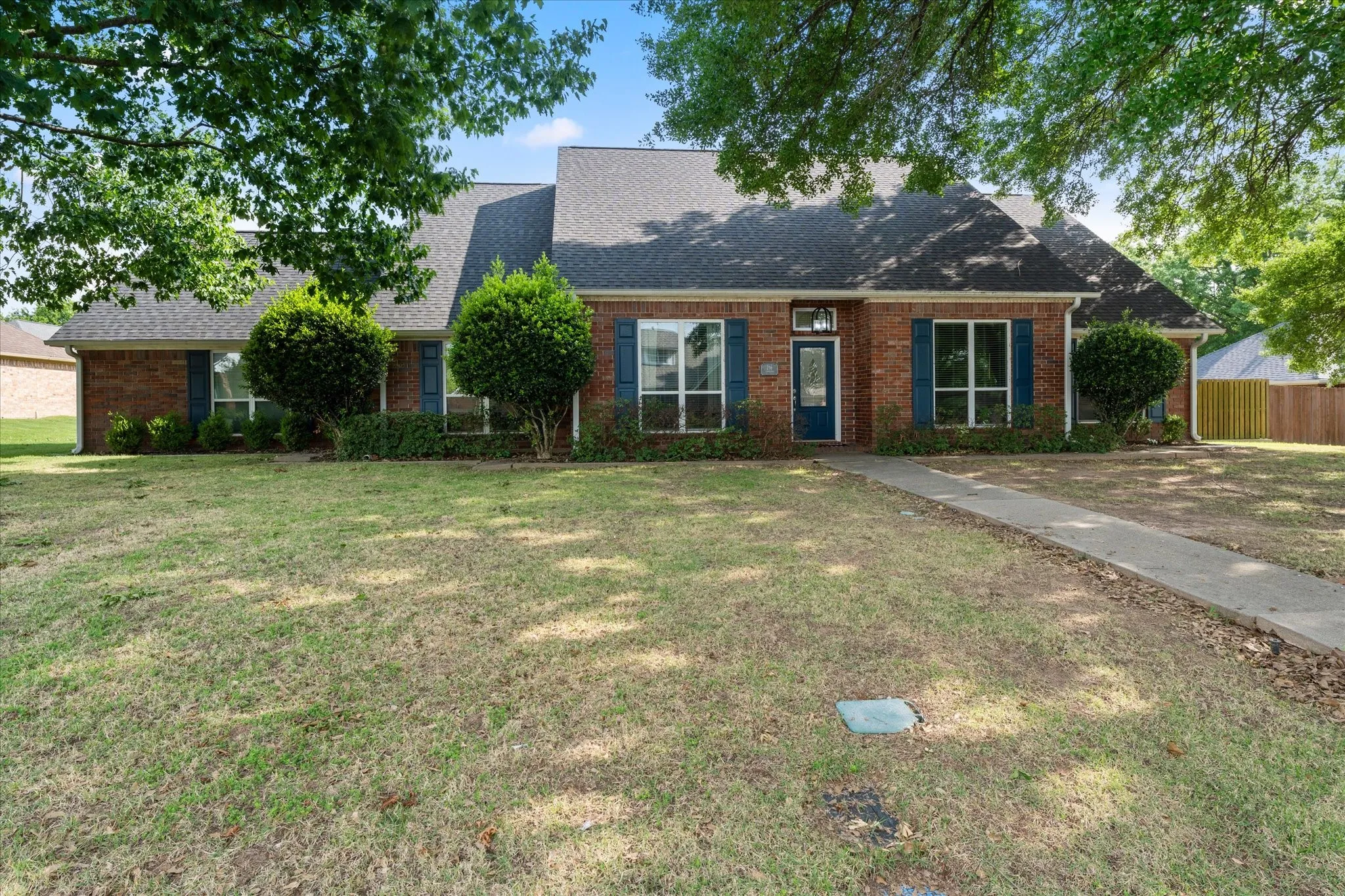 Single Family Residence For Sale in Titus County , 216 TURNBERRY, Mt Pleasant, Texas 75455, 4 Bedroom, 3 Bathroom, Garage spaces, 2,513 Sqft, built in 1990, Price $499,000, mls#21252016, Real Estate Agent in Mt Pleasant, Homes For Sale in Titus county, Homes For Sale in Mt Pleasant, Realtor in Mt Pleasant Texas, Real Estate Brokerage Independent Realty Texas, Luminita Cordes Realtor