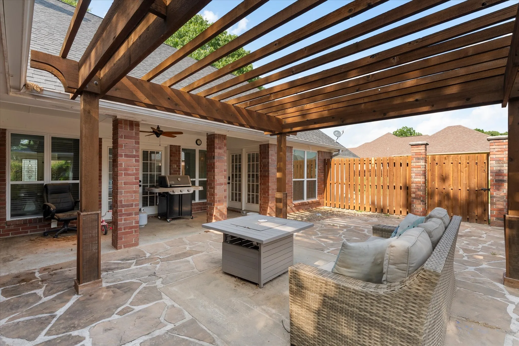 Single Family Residence For Sale in Titus County , 216 TURNBERRY, Mt Pleasant, Texas 75455, 4 Bedroom, 3 Bathroom, Garage spaces, 2,513 Sqft, built in 1990, Price $499,000, mls#21252016, Real Estate Agent in Mt Pleasant, Homes For Sale in Titus county, Homes For Sale in Mt Pleasant, Realtor in Mt Pleasant Texas, Real Estate Brokerage Independent Realty Texas, Luminita Cordes Realtor