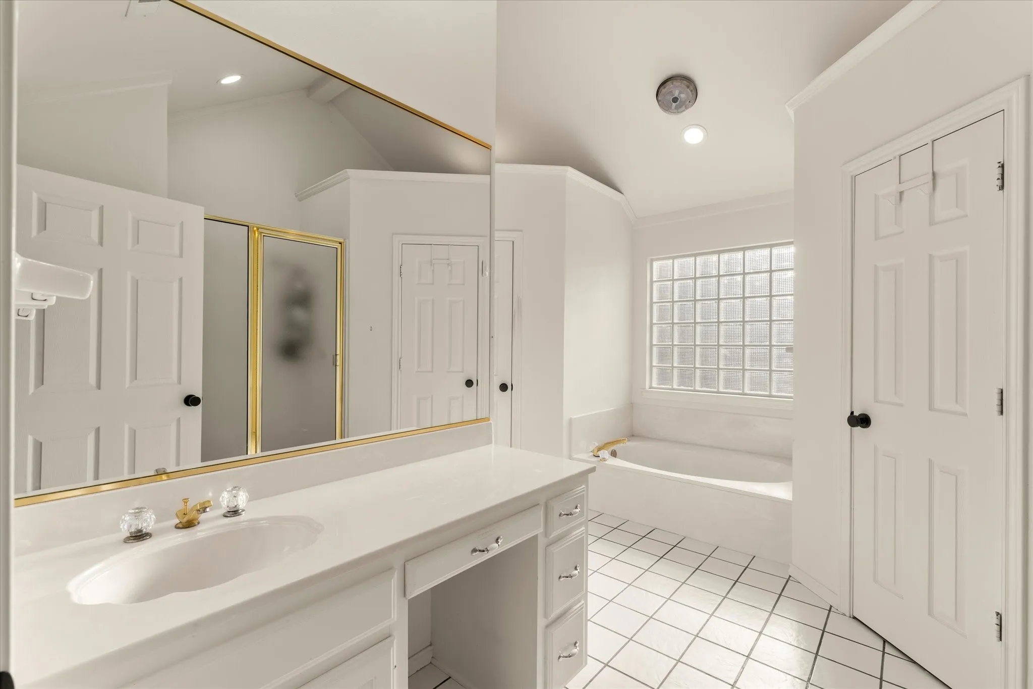 Single Family Residence For Sale in Titus County , 216 TURNBERRY, Mt Pleasant, Texas 75455, 4 Bedroom, 3 Bathroom, Garage spaces, 2,513 Sqft, built in 1990, Price $499,000, mls#21252016, Real Estate Agent in Mt Pleasant, Homes For Sale in Titus county, Homes For Sale in Mt Pleasant, Realtor in Mt Pleasant Texas, Real Estate Brokerage Independent Realty Texas, Luminita Cordes Realtor