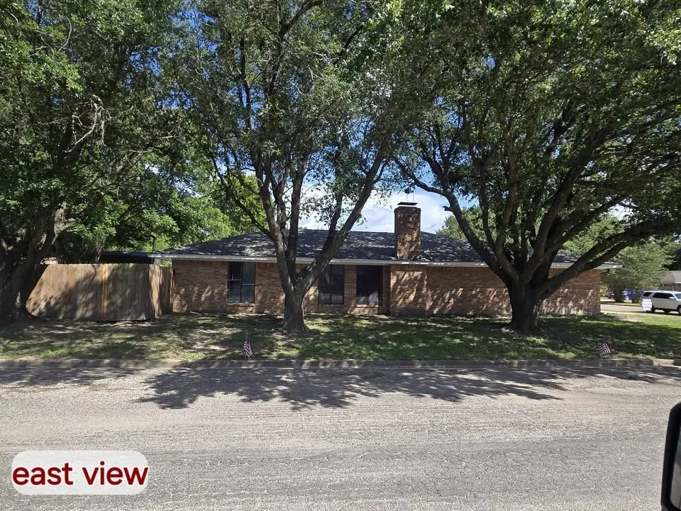 Single Family Residence For Sale in Limestone County , 1018 Clark, Mexia, Texas 76667, 4 Bedroom, 3 Bathroom, 2 Garage spaces, 1,975 Sqft, built in 1984, mls#21252050, Real Estate Agent in Mexia, Homes For Sale in Limestone county, Homes For Sale in Mexia, Realtor in Mexia Texas, Real Estate Brokerage Independent Realty Texas, Luminita Cordes Realtor