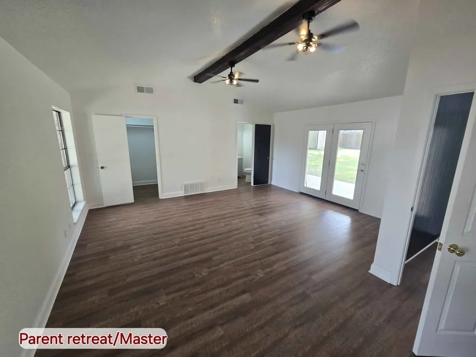 Single Family Residence For Sale in Limestone County , 1018 Clark, Mexia, Texas 76667, 4 Bedroom, 3 Bathroom, 2 Garage spaces, 1,975 Sqft, built in 1984, mls#21252050, Real Estate Agent in Mexia, Homes For Sale in Limestone county, Homes For Sale in Mexia, Realtor in Mexia Texas, Real Estate Brokerage Independent Realty Texas, Luminita Cordes Realtor