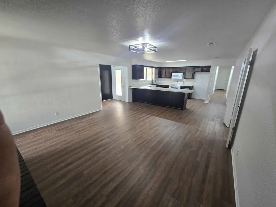 Single Family Residence For Sale in Limestone County , 1018 Clark, Mexia, Texas 76667, 4 Bedroom, 3 Bathroom, 2 Garage spaces, 1,975 Sqft, built in 1984, mls#21252050, Real Estate Agent in Mexia, Homes For Sale in Limestone county, Homes For Sale in Mexia, Realtor in Mexia Texas, Real Estate Brokerage Independent Realty Texas, Luminita Cordes Realtor