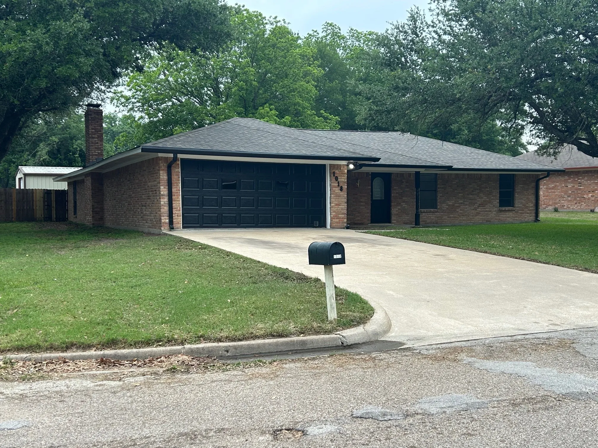 Single Family Residence For Sale in Limestone County , 1018 Clark, Mexia, Texas 76667, 4 Bedroom, 3 Bathroom, 2 Garage spaces, 1,975 Sqft, built in 1984, mls#21252050, Real Estate Agent in Mexia, Homes For Sale in Limestone county, Homes For Sale in Mexia, Realtor in Mexia Texas, Real Estate Brokerage Independent Realty Texas, Luminita Cordes Realtor