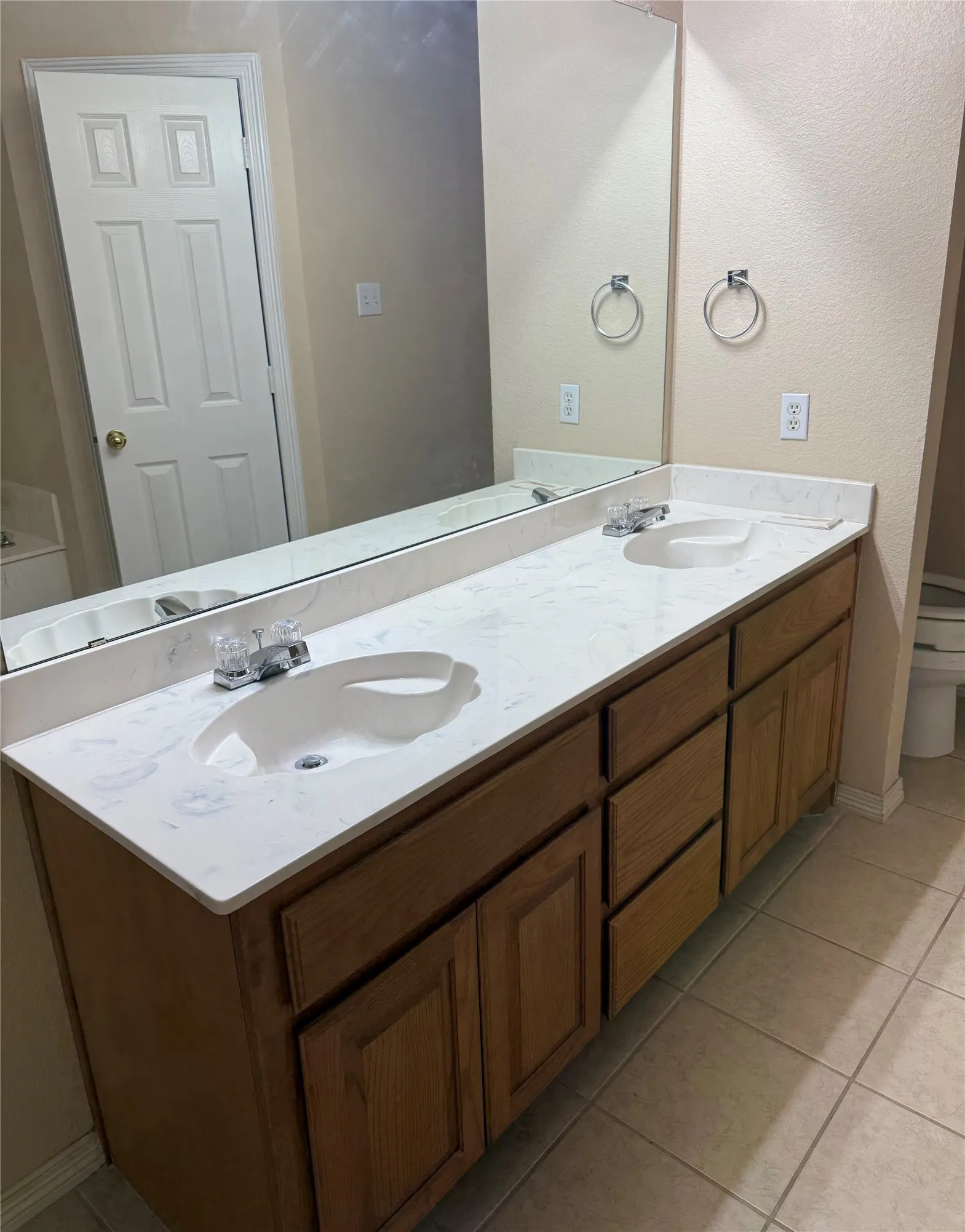 Single Family Residence For Sale in Ellis County , 202 Castleridge Drive, Red Oak, Texas 75154, 3 Bedroom, 2 Bathroom, 2 Garage spaces, 1,420 Sqft, built in 1997, Preowned, mls#21248803, Real Estate Agent in Red Oak, Homes For Sale in Ellis county, Homes For Sale in Red Oak, Realtor in Red Oak Texas, Real Estate Brokerage Independent Realty Texas, Luminita Cordes Realtor