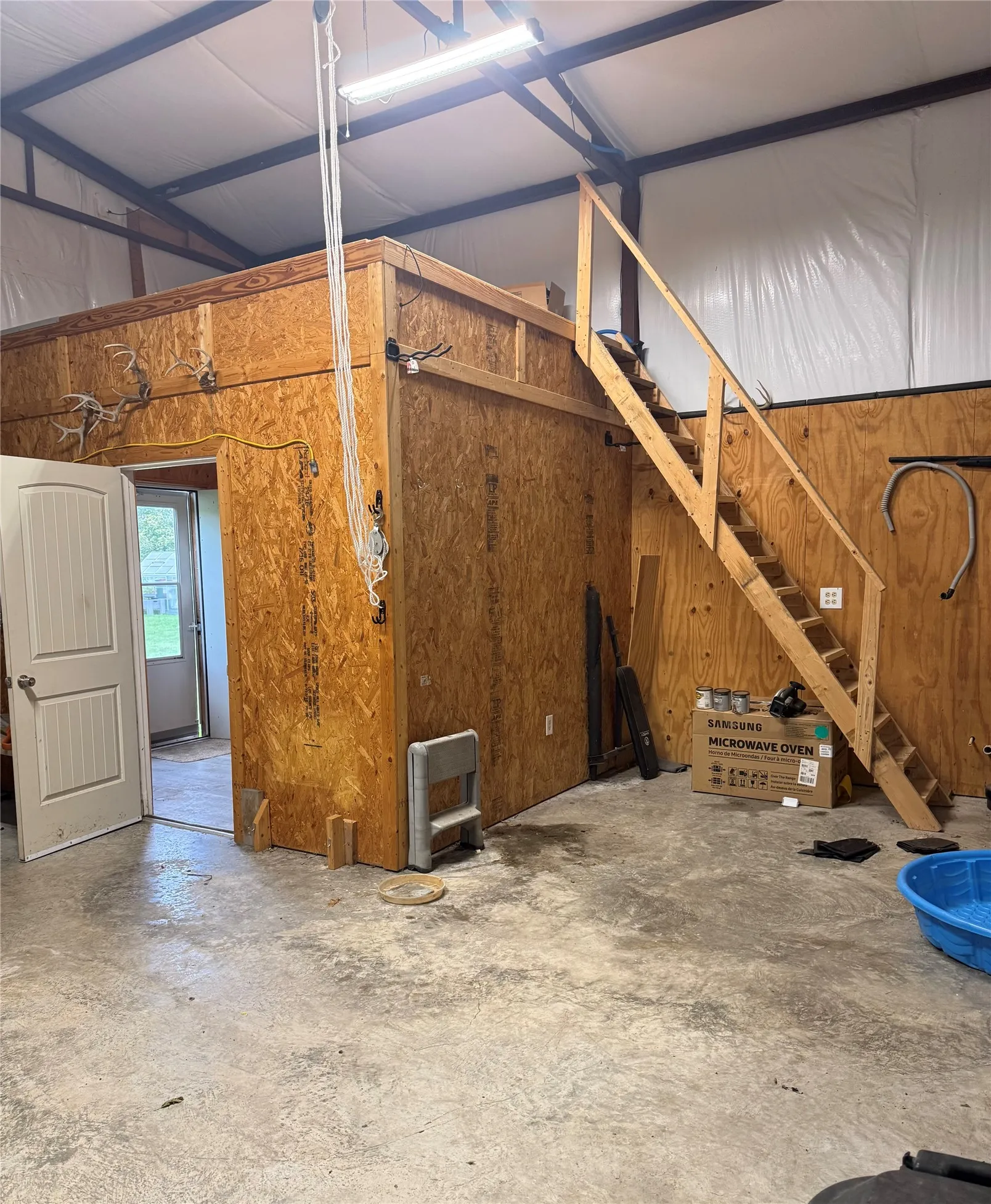 Single Family Residence For Sale in Ellis County , 202 Castleridge Drive, Red Oak, Texas 75154, 3 Bedroom, 2 Bathroom, 2 Garage spaces, 1,420 Sqft, built in 1997, Preowned, mls#21248803, Real Estate Agent in Red Oak, Homes For Sale in Ellis county, Homes For Sale in Red Oak, Realtor in Red Oak Texas, Real Estate Brokerage Independent Realty Texas, Luminita Cordes Realtor