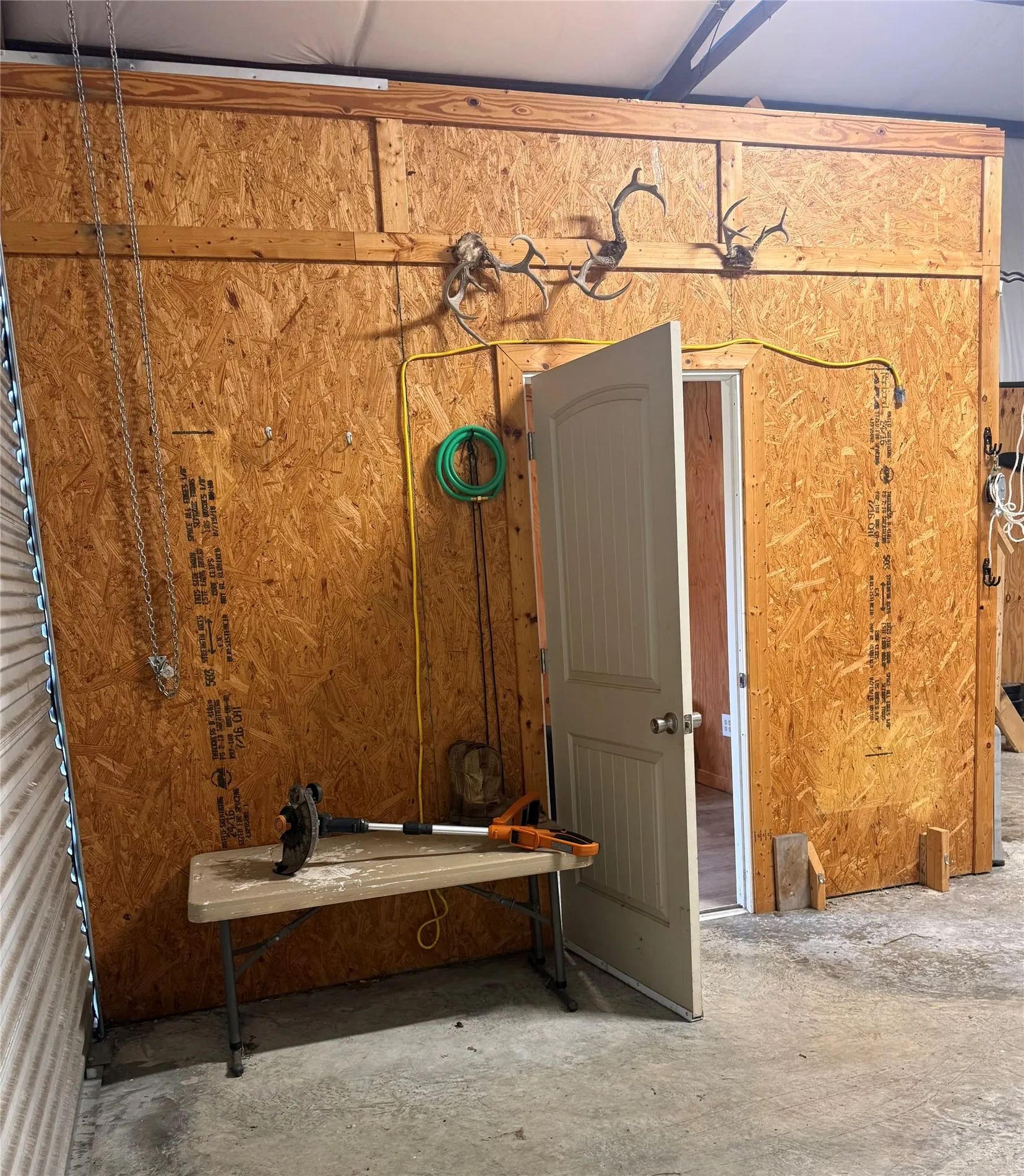 Single Family Residence For Sale in Ellis County , 202 Castleridge Drive, Red Oak, Texas 75154, 3 Bedroom, 2 Bathroom, 2 Garage spaces, 1,420 Sqft, built in 1997, Preowned, mls#21248803, Real Estate Agent in Red Oak, Homes For Sale in Ellis county, Homes For Sale in Red Oak, Realtor in Red Oak Texas, Real Estate Brokerage Independent Realty Texas, Luminita Cordes Realtor