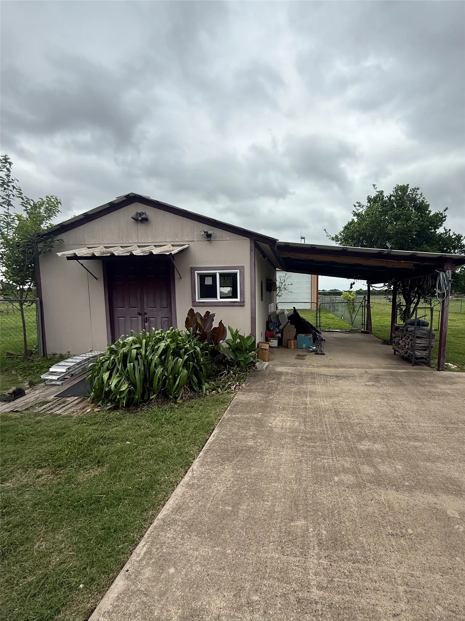 And Covered shelter