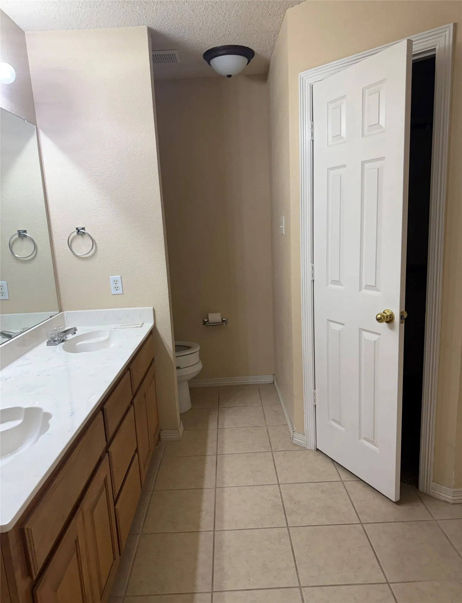 Single Family Residence For Sale in Ellis County , 202 Castleridge Drive, Red Oak, Texas 75154, 3 Bedroom, 2 Bathroom, 2 Garage spaces, 1,420 Sqft, built in 1997, Preowned, mls#21248803, Real Estate Agent in Red Oak, Homes For Sale in Ellis county, Homes For Sale in Red Oak, Realtor in Red Oak Texas, Real Estate Brokerage Independent Realty Texas, Luminita Cordes Realtor