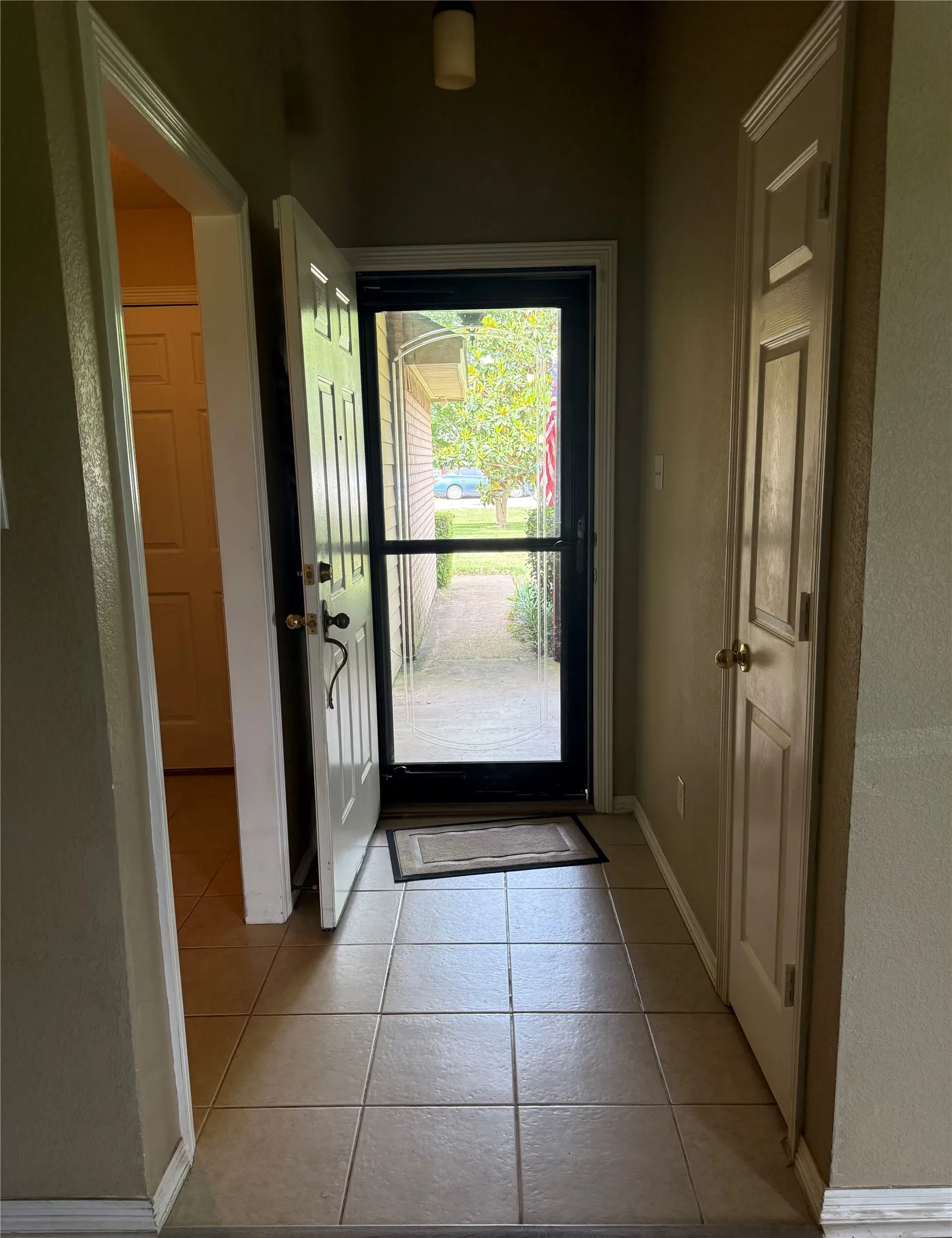 Single Family Residence For Sale in Ellis County , 202 Castleridge Drive, Red Oak, Texas 75154, 3 Bedroom, 2 Bathroom, 2 Garage spaces, 1,420 Sqft, built in 1997, Preowned, mls#21248803, Real Estate Agent in Red Oak, Homes For Sale in Ellis county, Homes For Sale in Red Oak, Realtor in Red Oak Texas, Real Estate Brokerage Independent Realty Texas, Luminita Cordes Realtor