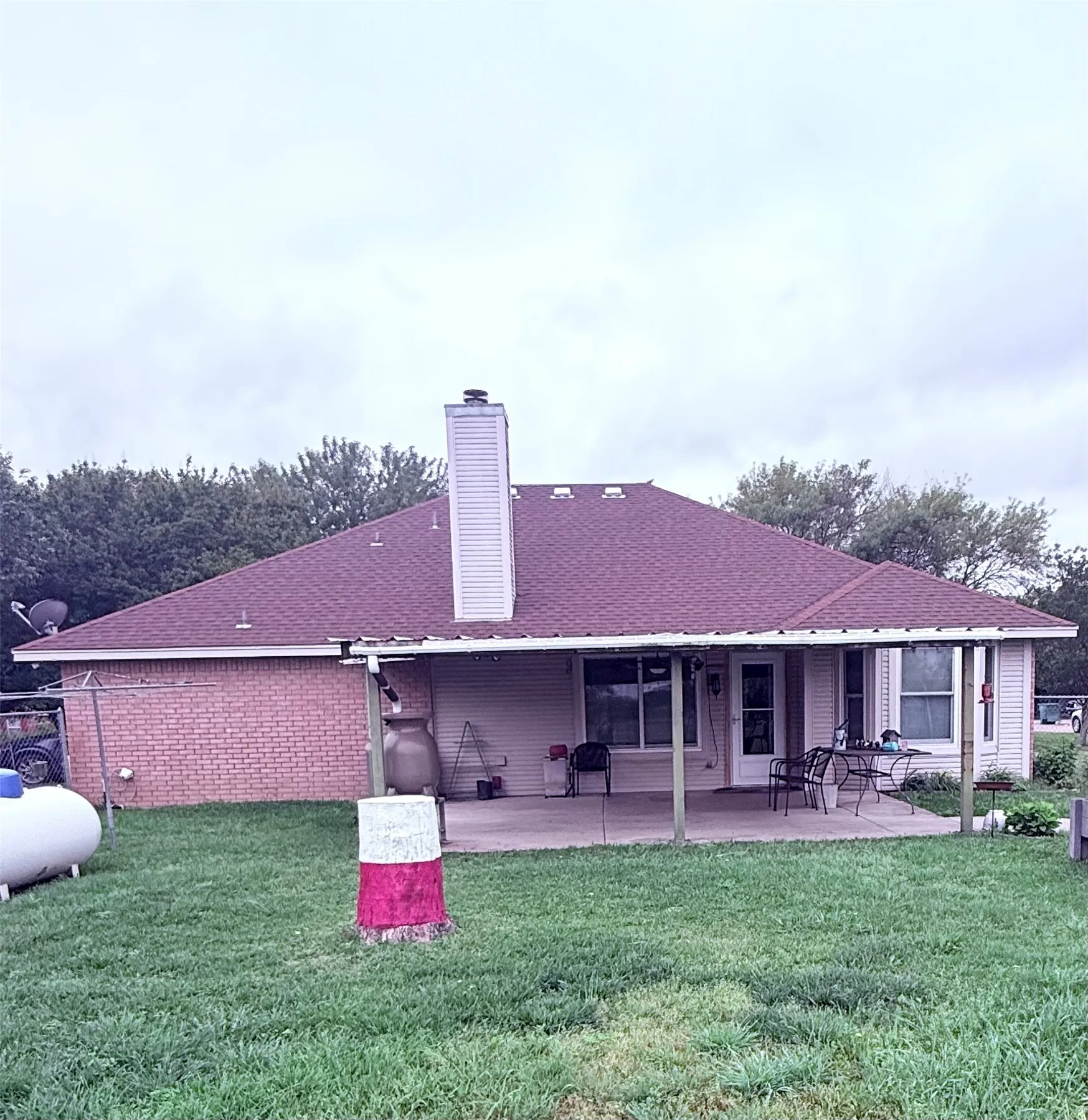 Single Family Residence For Sale in Ellis County , 202 Castleridge Drive, Red Oak, Texas 75154, 3 Bedroom, 2 Bathroom, 2 Garage spaces, 1,420 Sqft, built in 1997, Preowned, mls#21248803, Real Estate Agent in Red Oak, Homes For Sale in Ellis county, Homes For Sale in Red Oak, Realtor in Red Oak Texas, Real Estate Brokerage Independent Realty Texas, Luminita Cordes Realtor