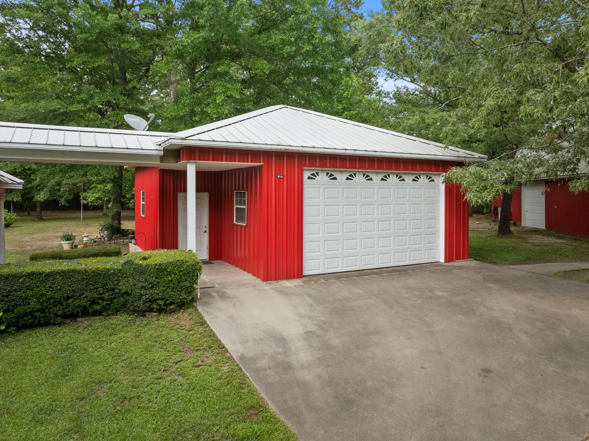 Single Family Residence For Sale in Titus County , 65 CR 2835, Pittsburg, Texas 75686, 4 Bedroom, 2 Bathroom, 2 Garage spaces, 3,161 Sqft, built in 2002, Preowned, mls#21252027, Real Estate Agent in Pittsburg, Homes For Sale in Titus county, Homes For Sale in Pittsburg, Realtor in Pittsburg Texas, Real Estate Brokerage Independent Realty Texas, Luminita Cordes Realtor