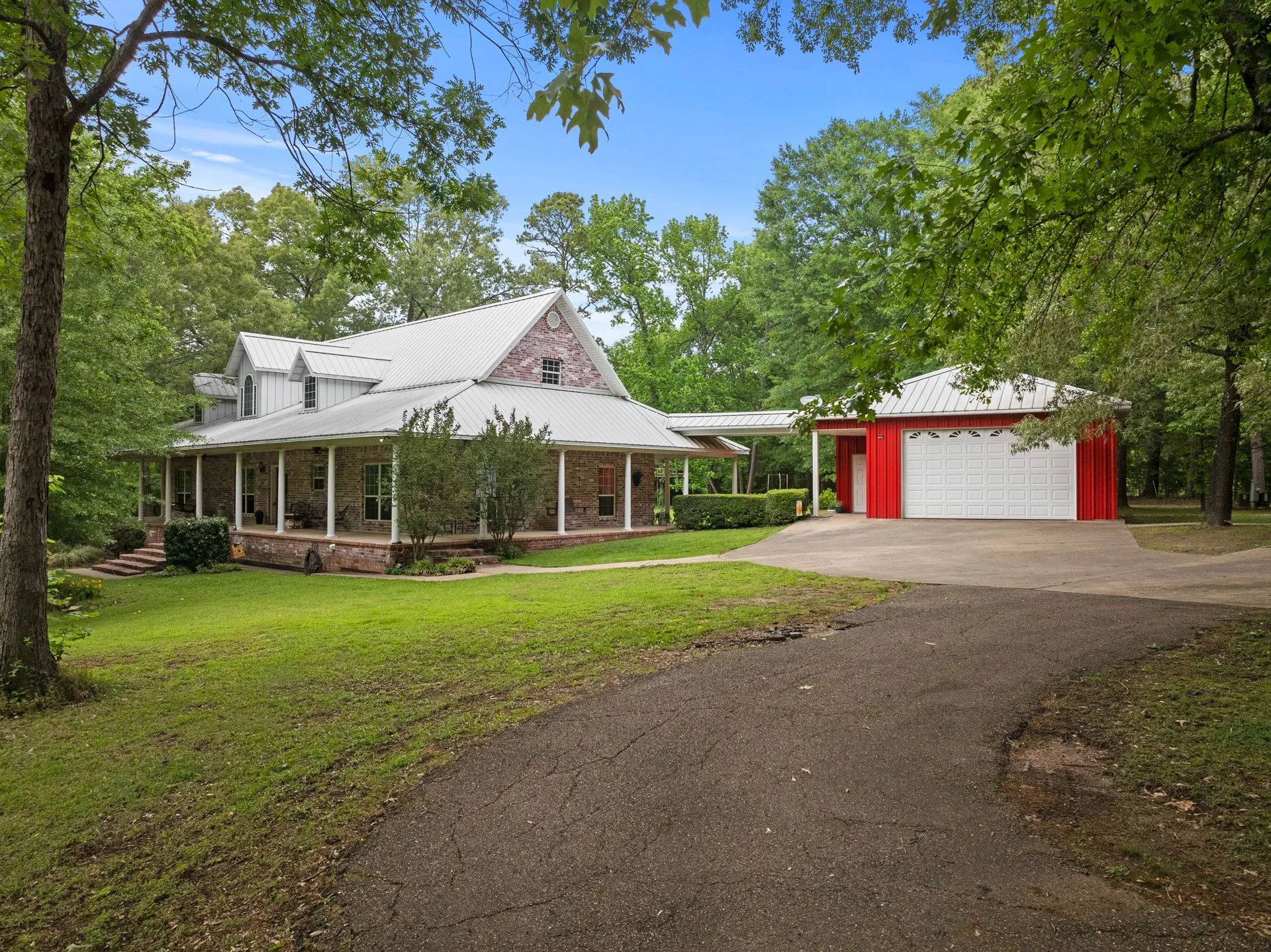 Single Family Residence For Sale in Titus County , 65 CR 2835, Pittsburg, Texas 75686, 4 Bedroom, 2 Bathroom, 2 Garage spaces, 3,161 Sqft, built in 2002, Preowned, mls#21252027, Real Estate Agent in Pittsburg, Homes For Sale in Titus county, Homes For Sale in Pittsburg, Realtor in Pittsburg Texas, Real Estate Brokerage Independent Realty Texas, Luminita Cordes Realtor