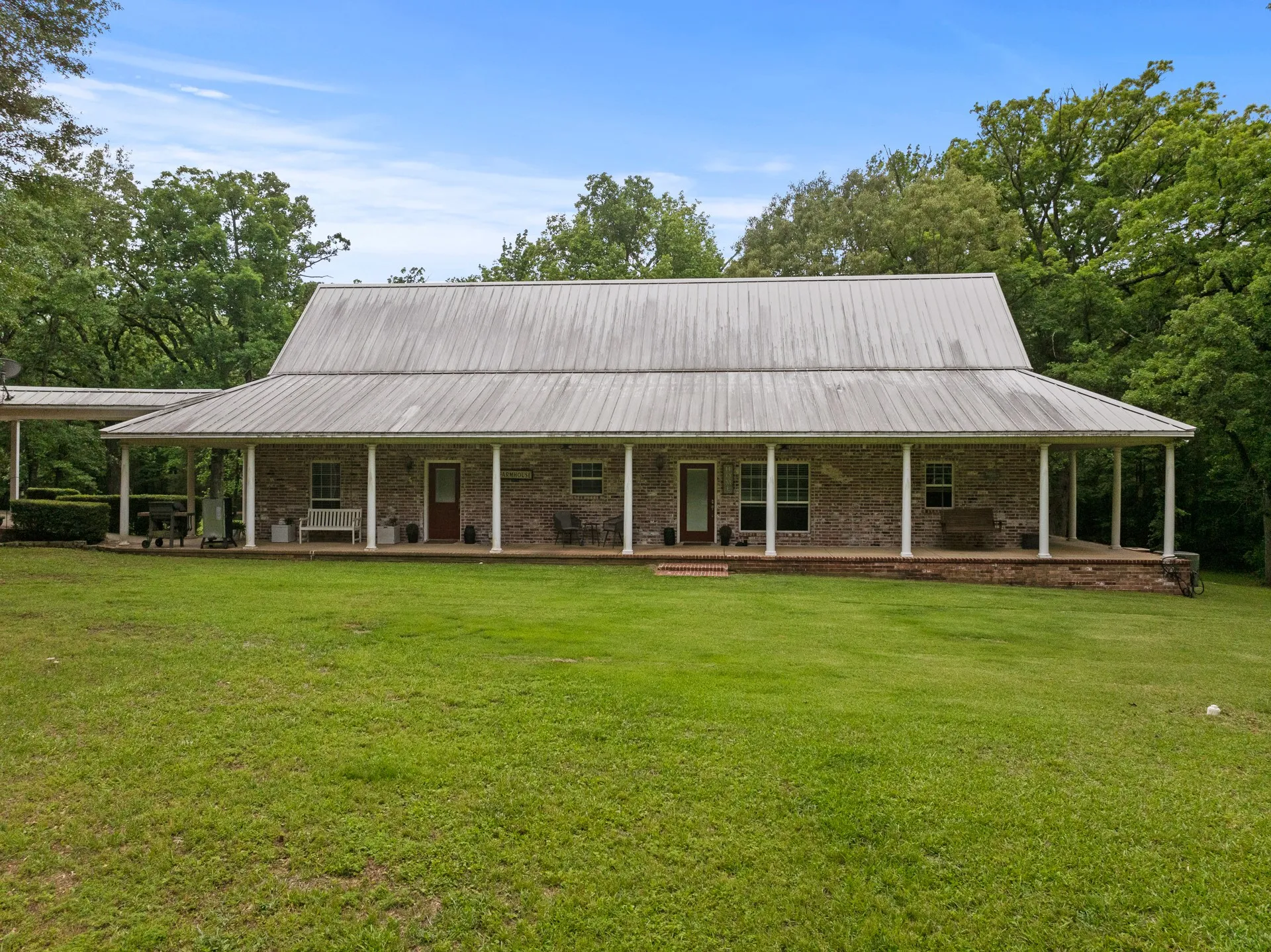 Single Family Residence For Sale in Titus County , 65 CR 2835, Pittsburg, Texas 75686, 4 Bedroom, 2 Bathroom, 2 Garage spaces, 3,161 Sqft, built in 2002, Preowned, mls#21252027, Real Estate Agent in Pittsburg, Homes For Sale in Titus county, Homes For Sale in Pittsburg, Realtor in Pittsburg Texas, Real Estate Brokerage Independent Realty Texas, Luminita Cordes Realtor