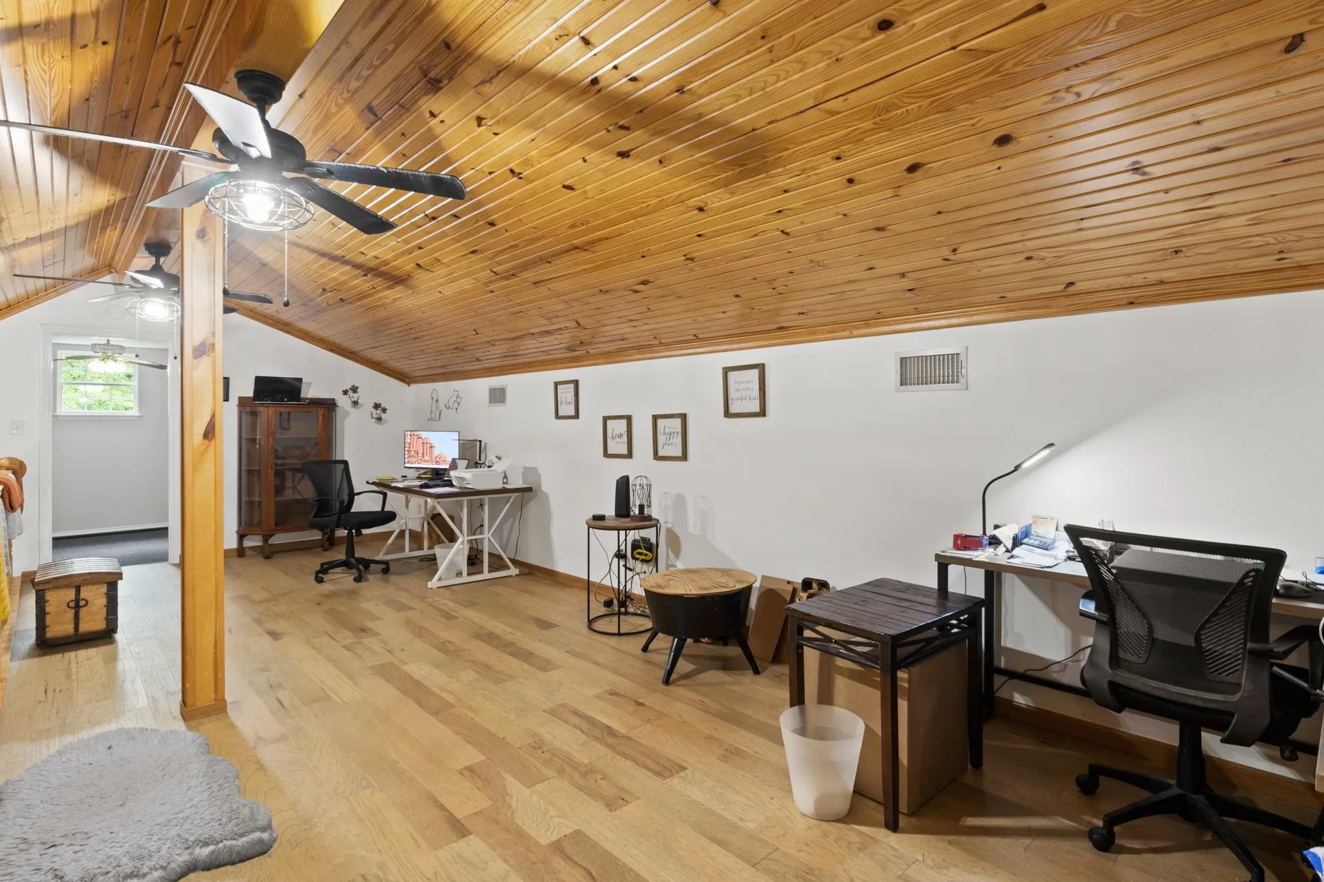 Single Family Residence For Sale in Titus County , 65 CR 2835, Pittsburg, Texas 75686, 4 Bedroom, 2 Bathroom, 2 Garage spaces, 3,161 Sqft, built in 2002, Preowned, mls#21252027, Real Estate Agent in Pittsburg, Homes For Sale in Titus county, Homes For Sale in Pittsburg, Realtor in Pittsburg Texas, Real Estate Brokerage Independent Realty Texas, Luminita Cordes Realtor