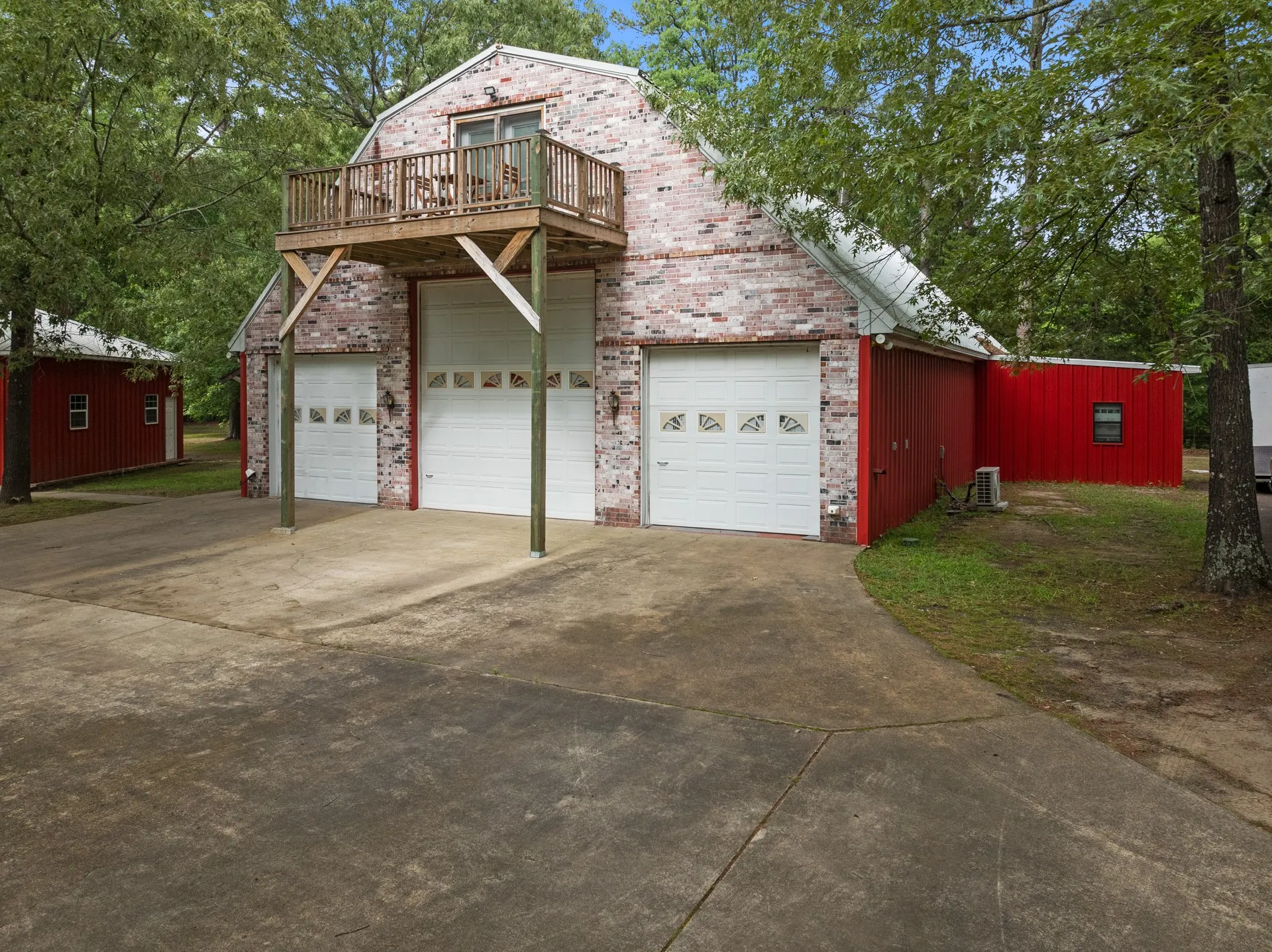 Single Family Residence For Sale in Titus County , 65 CR 2835, Pittsburg, Texas 75686, 4 Bedroom, 2 Bathroom, 2 Garage spaces, 3,161 Sqft, built in 2002, Preowned, mls#21252027, Real Estate Agent in Pittsburg, Homes For Sale in Titus county, Homes For Sale in Pittsburg, Realtor in Pittsburg Texas, Real Estate Brokerage Independent Realty Texas, Luminita Cordes Realtor