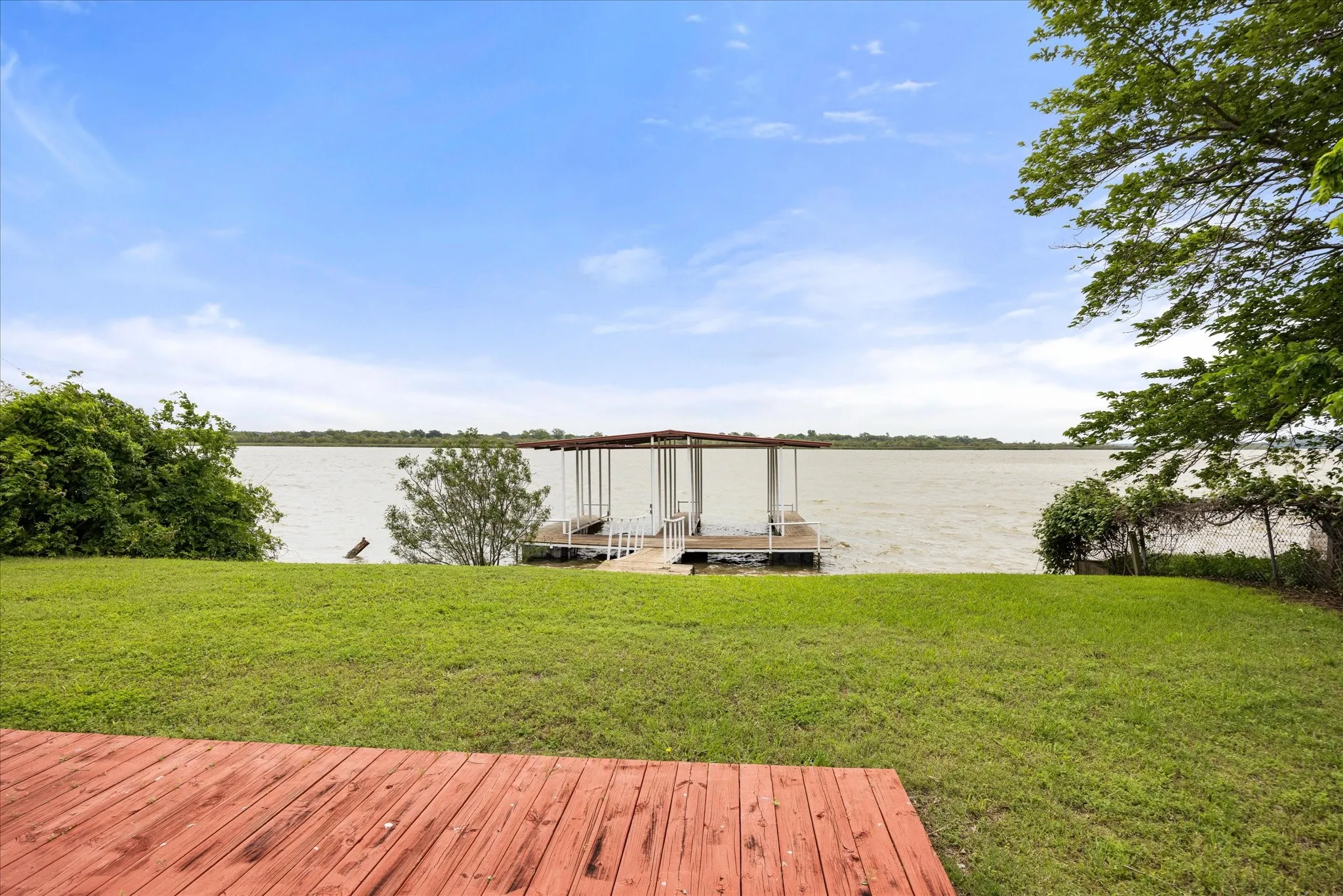 Single Family Residence For Sale in Hood County , 5821 Parkside Court, Granbury, Texas 76048, 5 Bedroom, 3 Bathroom, Garage spaces, 1,984 Sqft, built in 2001, mls#21249656, Real Estate Agent in Granbury, Homes For Sale in Hood county, Homes For Sale in Granbury, Realtor in Granbury Texas, Real Estate Brokerage Independent Realty Texas, Luminita Cordes Realtor