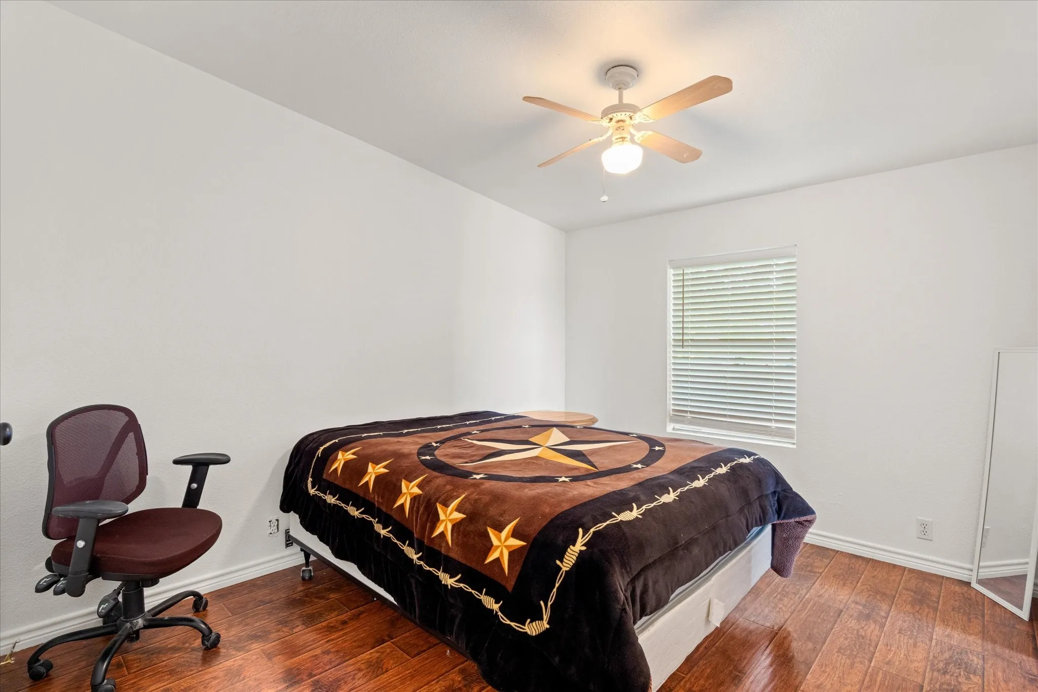 Single Family Residence For Sale in Hood County , 5821 Parkside Court, Granbury, Texas 76048, 5 Bedroom, 3 Bathroom, Garage spaces, 1,984 Sqft, built in 2001, mls#21249656, Real Estate Agent in Granbury, Homes For Sale in Hood county, Homes For Sale in Granbury, Realtor in Granbury Texas, Real Estate Brokerage Independent Realty Texas, Luminita Cordes Realtor