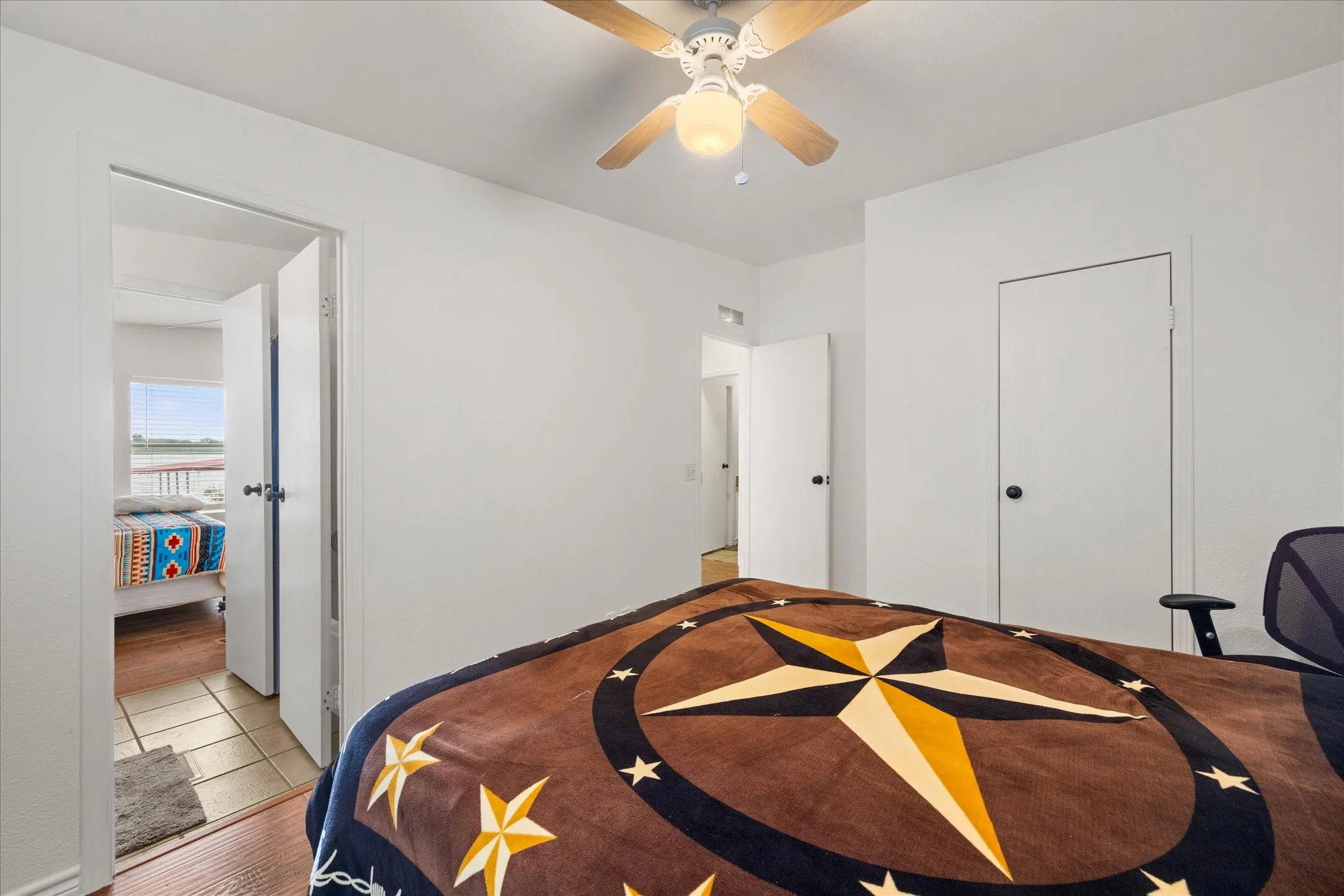 Single Family Residence For Sale in Hood County , 5821 Parkside Court, Granbury, Texas 76048, 5 Bedroom, 3 Bathroom, Garage spaces, 1,984 Sqft, built in 2001, mls#21249656, Real Estate Agent in Granbury, Homes For Sale in Hood county, Homes For Sale in Granbury, Realtor in Granbury Texas, Real Estate Brokerage Independent Realty Texas, Luminita Cordes Realtor