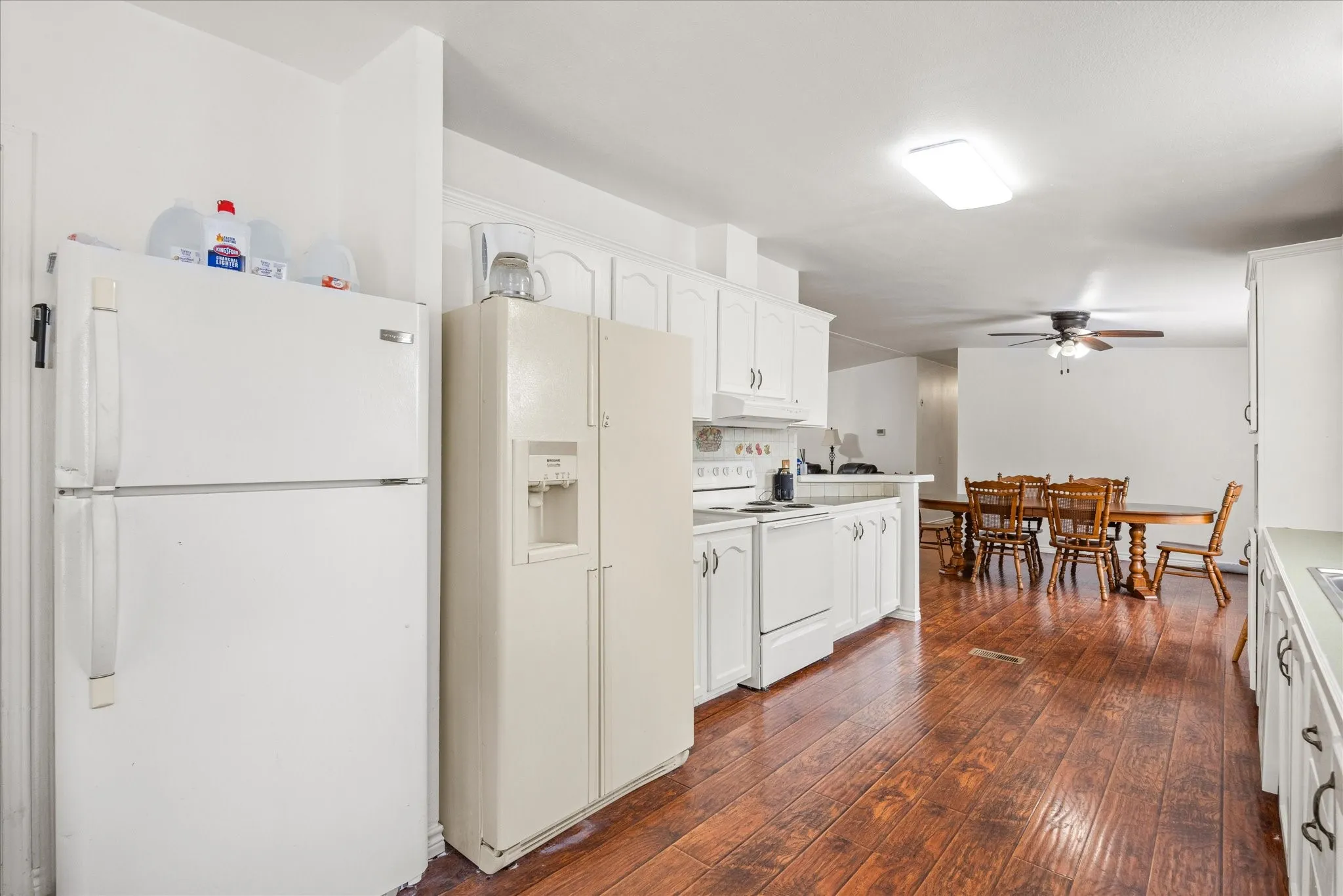 Single Family Residence For Sale in Hood County , 5821 Parkside Court, Granbury, Texas 76048, 5 Bedroom, 3 Bathroom, Garage spaces, 1,984 Sqft, built in 2001, mls#21249656, Real Estate Agent in Granbury, Homes For Sale in Hood county, Homes For Sale in Granbury, Realtor in Granbury Texas, Real Estate Brokerage Independent Realty Texas, Luminita Cordes Realtor