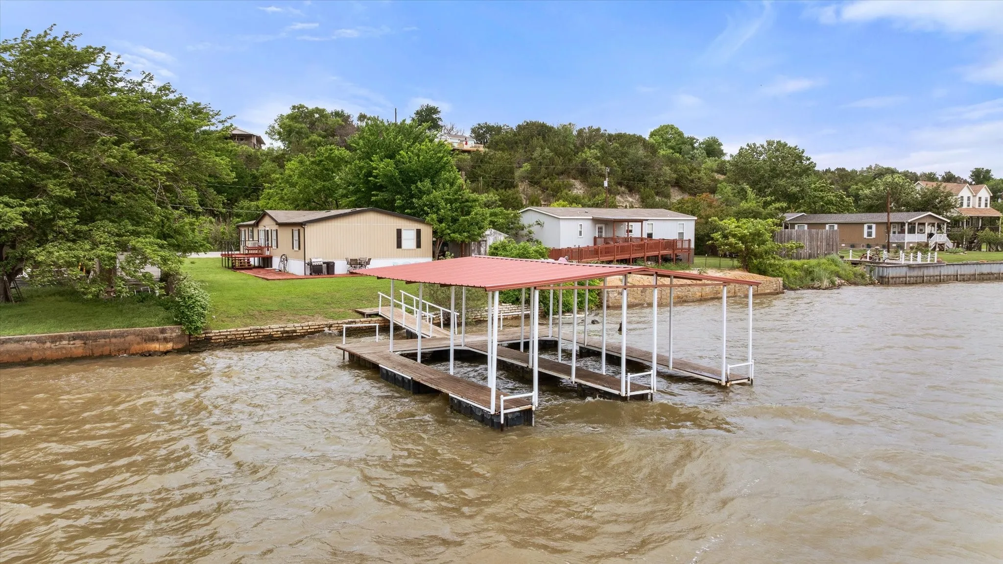 Single Family Residence For Sale in Hood County , 5821 Parkside Court, Granbury, Texas 76048, 5 Bedroom, 3 Bathroom, Garage spaces, 1,984 Sqft, built in 2001, mls#21249656, Real Estate Agent in Granbury, Homes For Sale in Hood county, Homes For Sale in Granbury, Realtor in Granbury Texas, Real Estate Brokerage Independent Realty Texas, Luminita Cordes Realtor