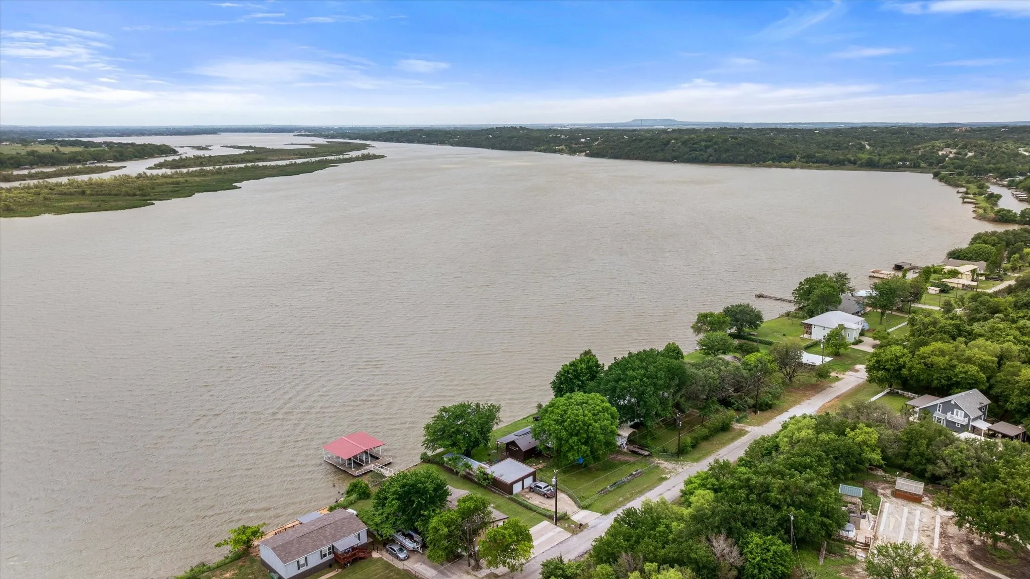 Single Family Residence For Sale in Hood County , 5821 Parkside Court, Granbury, Texas 76048, 5 Bedroom, 3 Bathroom, Garage spaces, 1,984 Sqft, built in 2001, mls#21249656, Real Estate Agent in Granbury, Homes For Sale in Hood county, Homes For Sale in Granbury, Realtor in Granbury Texas, Real Estate Brokerage Independent Realty Texas, Luminita Cordes Realtor