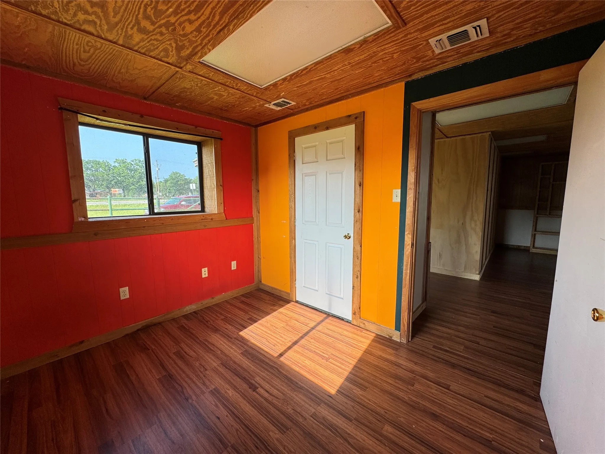 Office For Rent in Parker County , 10669 Mineral Wells Highway, Weatherford, Texas 76088, 0, 0, Garage spaces, 0 Sqft, built in 2000, Preowned, Price $1,800, mls#21251957, Real Estate Agent in Weatherford, Homes For Rent in Parker county, Homes For Rent in Weatherford, Realtor in Weatherford Texas, Real Estate Brokerage Independent Realty Texas, Luminita Cordes Realtor