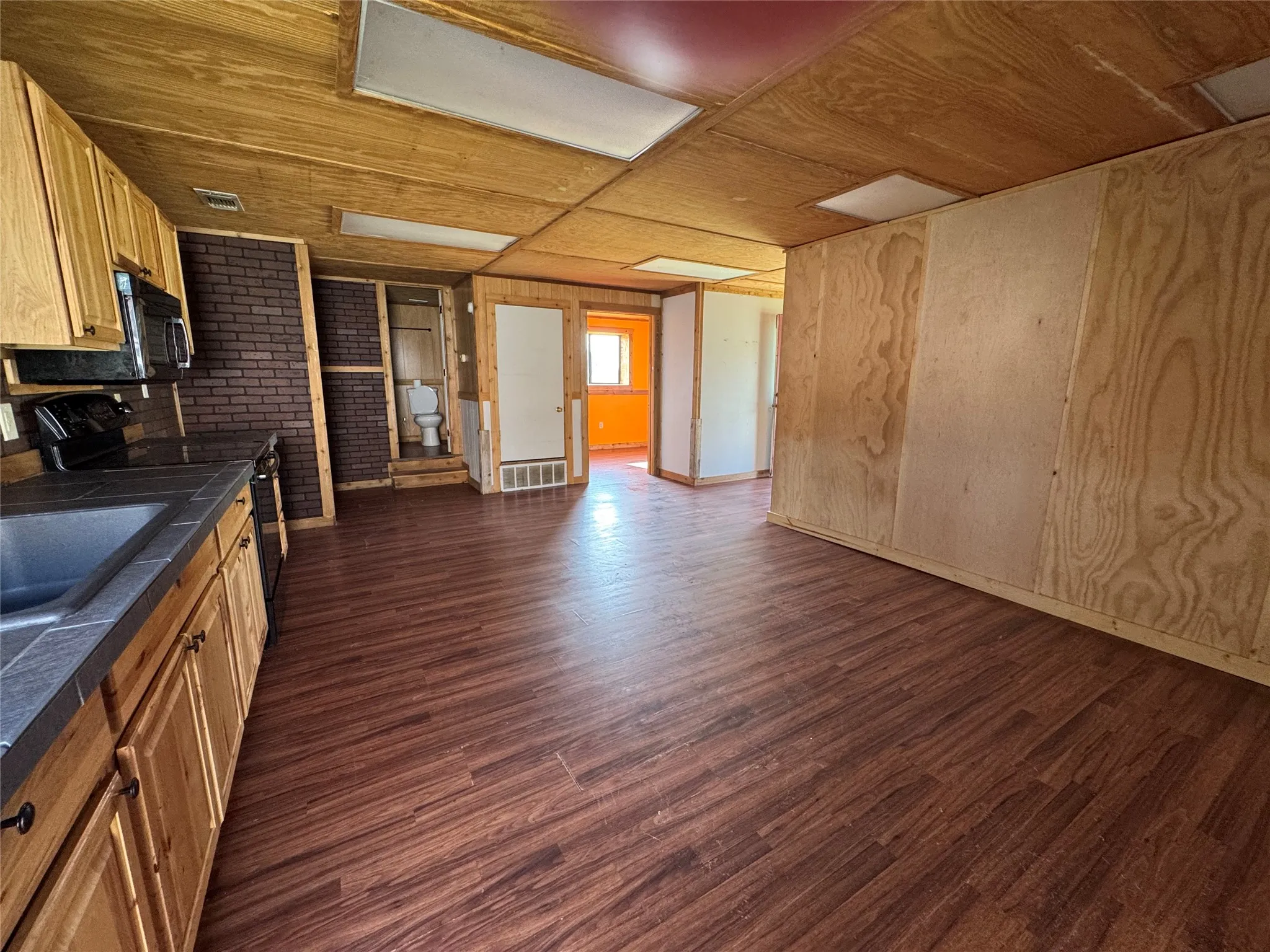 Office For Rent in Parker County , 10669 Mineral Wells Highway, Weatherford, Texas 76088, 0, 0, Garage spaces, 0 Sqft, built in 2000, Preowned, Price $1,800, mls#21251957, Real Estate Agent in Weatherford, Homes For Rent in Parker county, Homes For Rent in Weatherford, Realtor in Weatherford Texas, Real Estate Brokerage Independent Realty Texas, Luminita Cordes Realtor