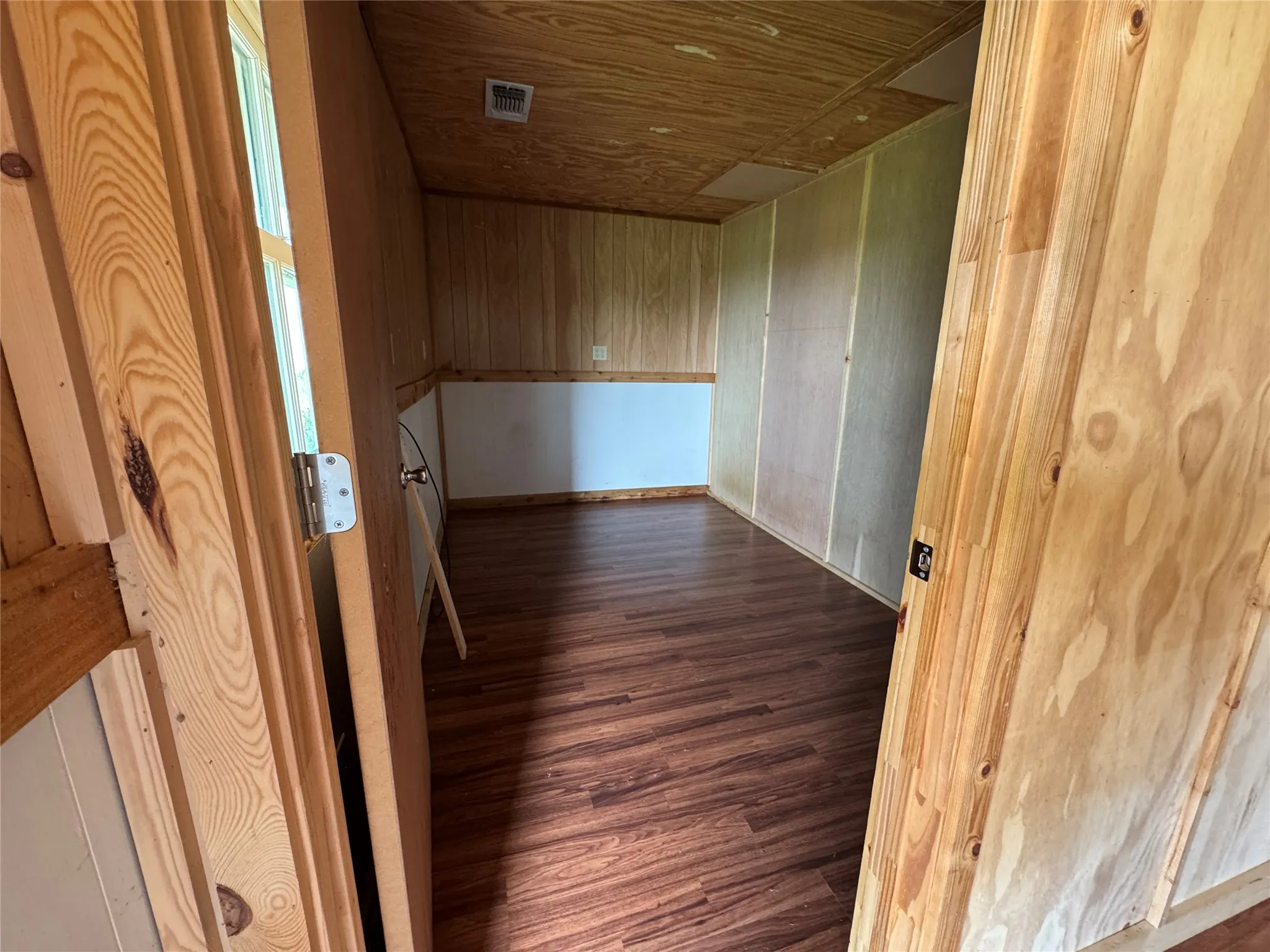 Office For Rent in Parker County , 10669 Mineral Wells Highway, Weatherford, Texas 76088, 0, 0, Garage spaces, 0 Sqft, built in 2000, Preowned, Price $1,800, mls#21251957, Real Estate Agent in Weatherford, Homes For Rent in Parker county, Homes For Rent in Weatherford, Realtor in Weatherford Texas, Real Estate Brokerage Independent Realty Texas, Luminita Cordes Realtor
