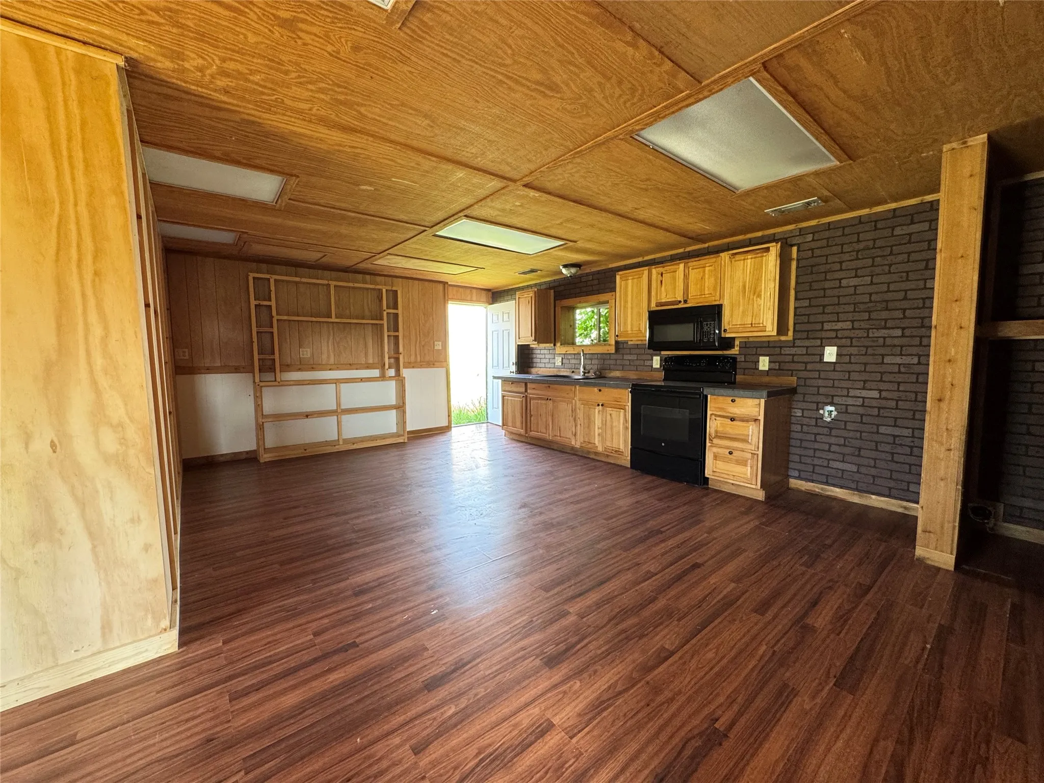 Office For Rent in Parker County , 10669 Mineral Wells Highway, Weatherford, Texas 76088, 0, 0, Garage spaces, 0 Sqft, built in 2000, Preowned, Price $1,800, mls#21251957, Real Estate Agent in Weatherford, Homes For Rent in Parker county, Homes For Rent in Weatherford, Realtor in Weatherford Texas, Real Estate Brokerage Independent Realty Texas, Luminita Cordes Realtor